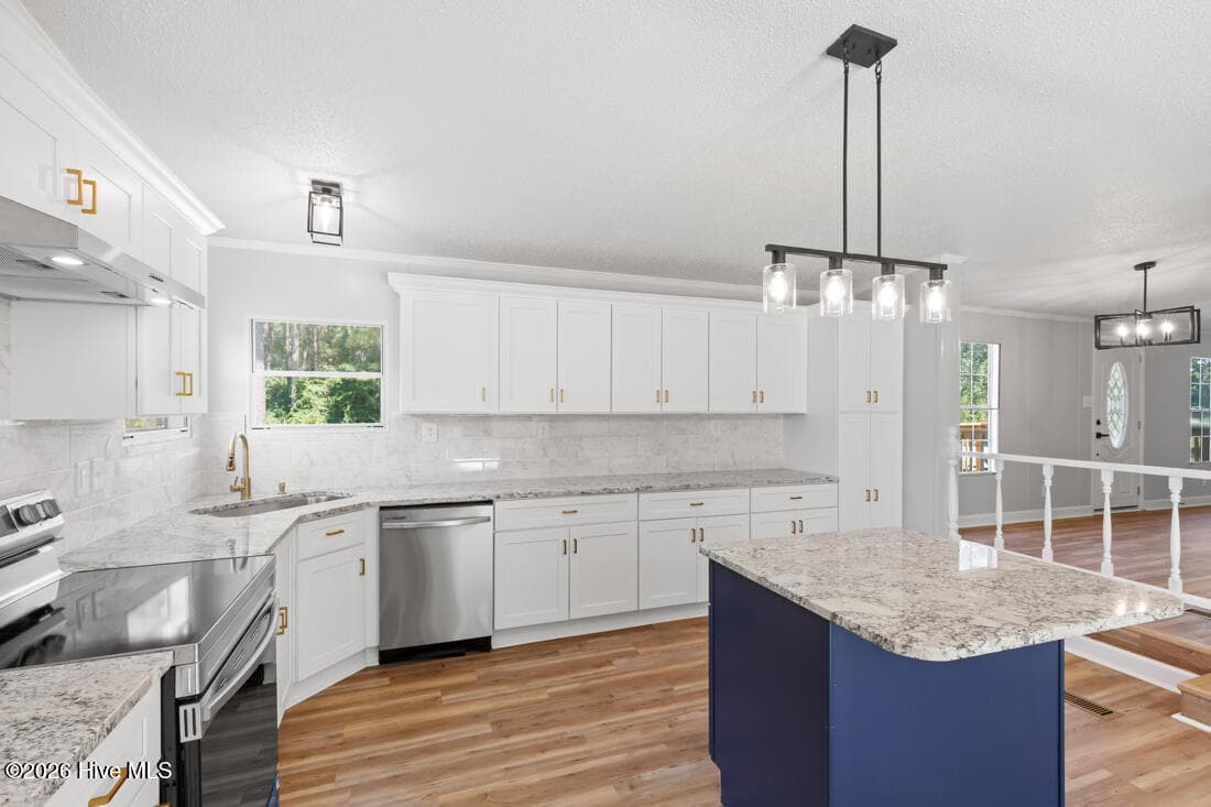 Manufactured Home at 5837 Parkton Road, Hope Mills, NC 28348, photo 11 of 43
