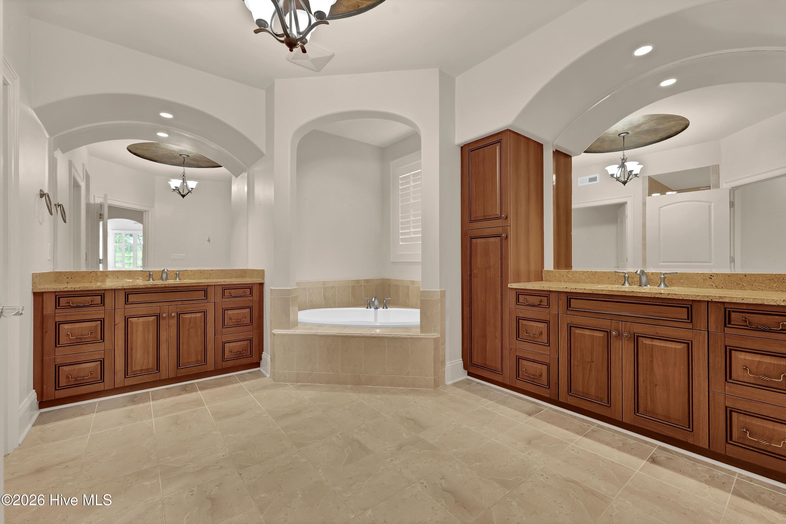 Single Family Residence at 405 Moss Tree Drive, Wilmington, NC 28405, photo 16 of 49