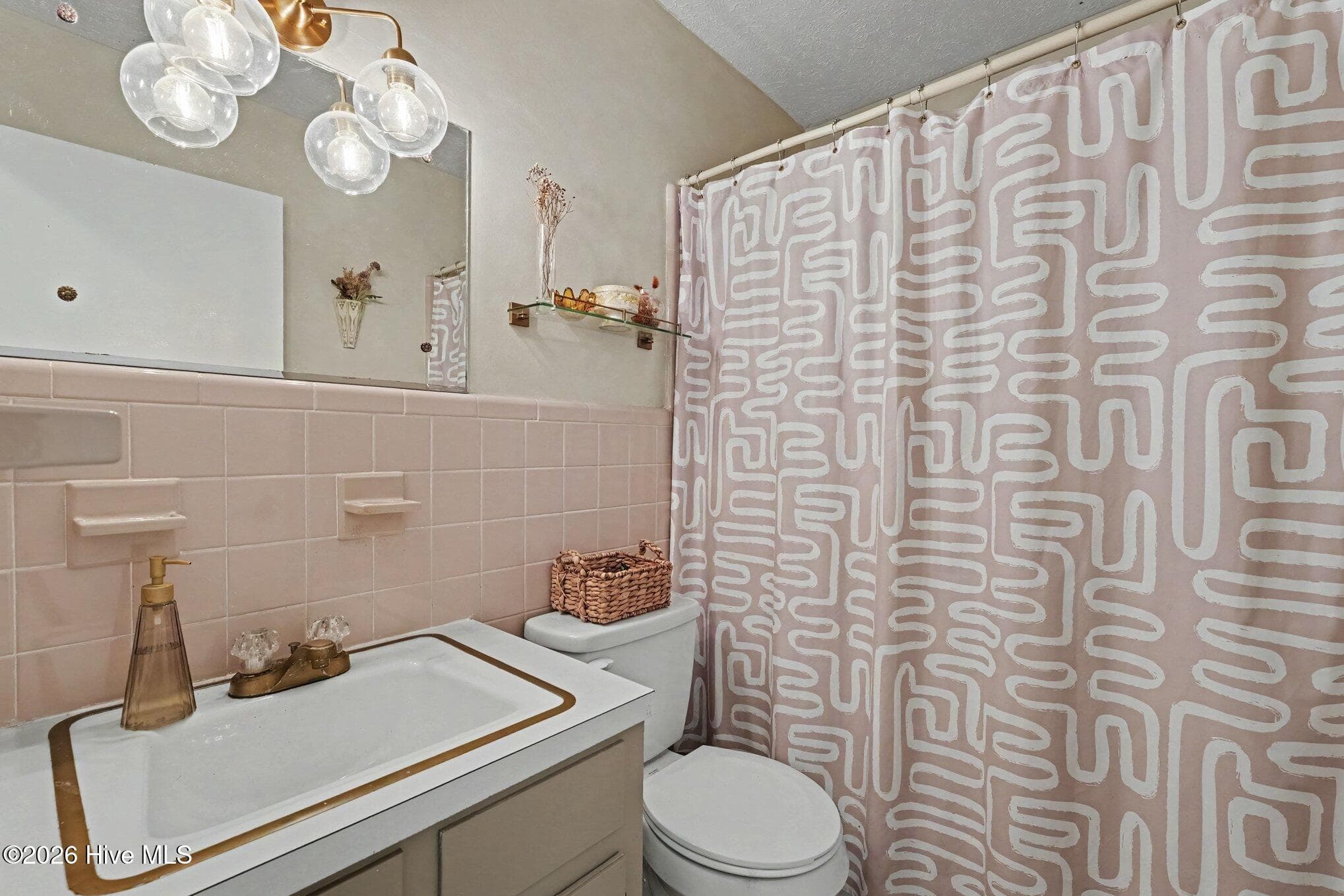 2nd bath with ceramic tile - 1017 S Claiborne Street, Goldsboro, NC 27530