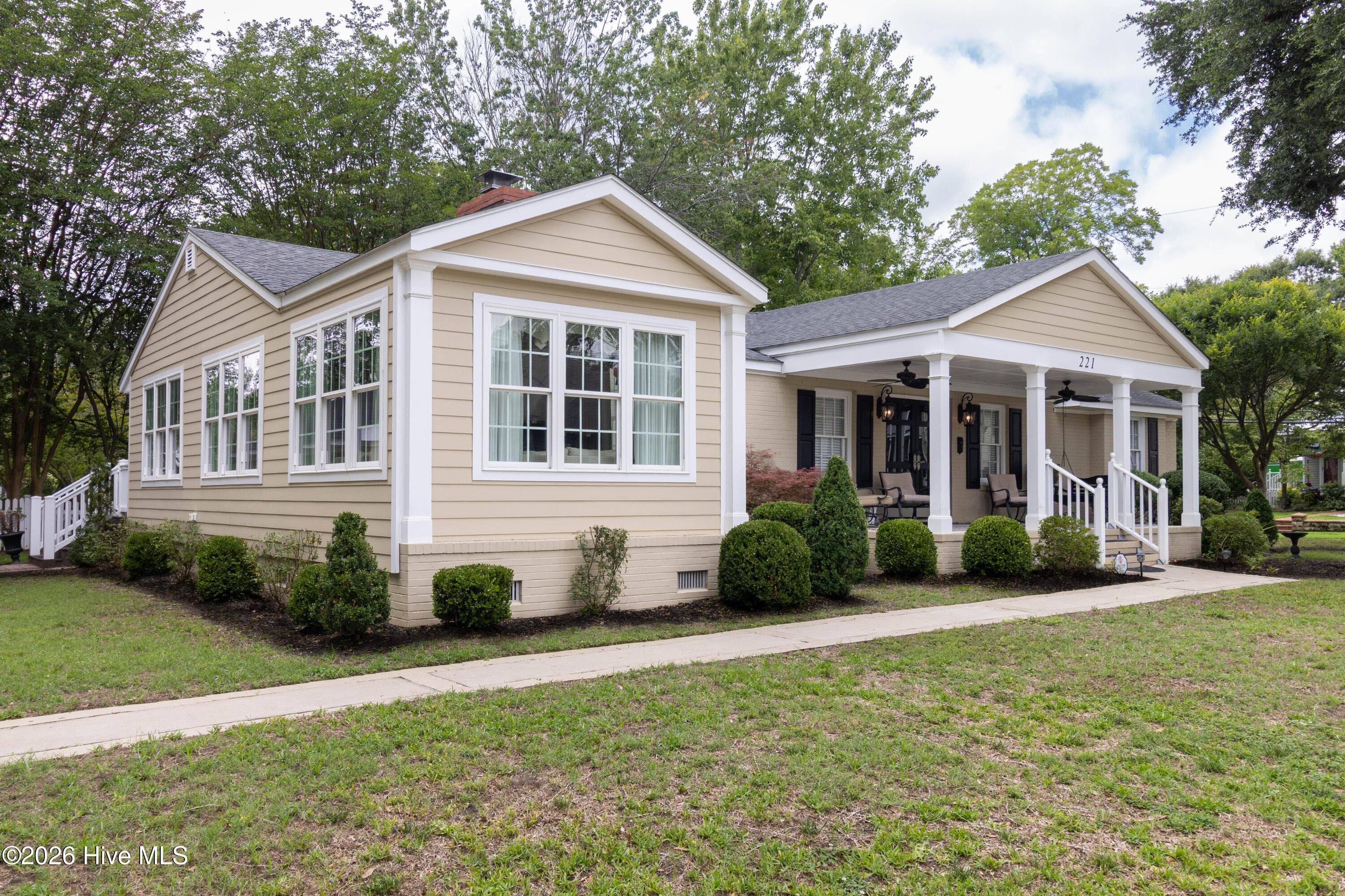 221 E Water Street, Edenton, NC 27932