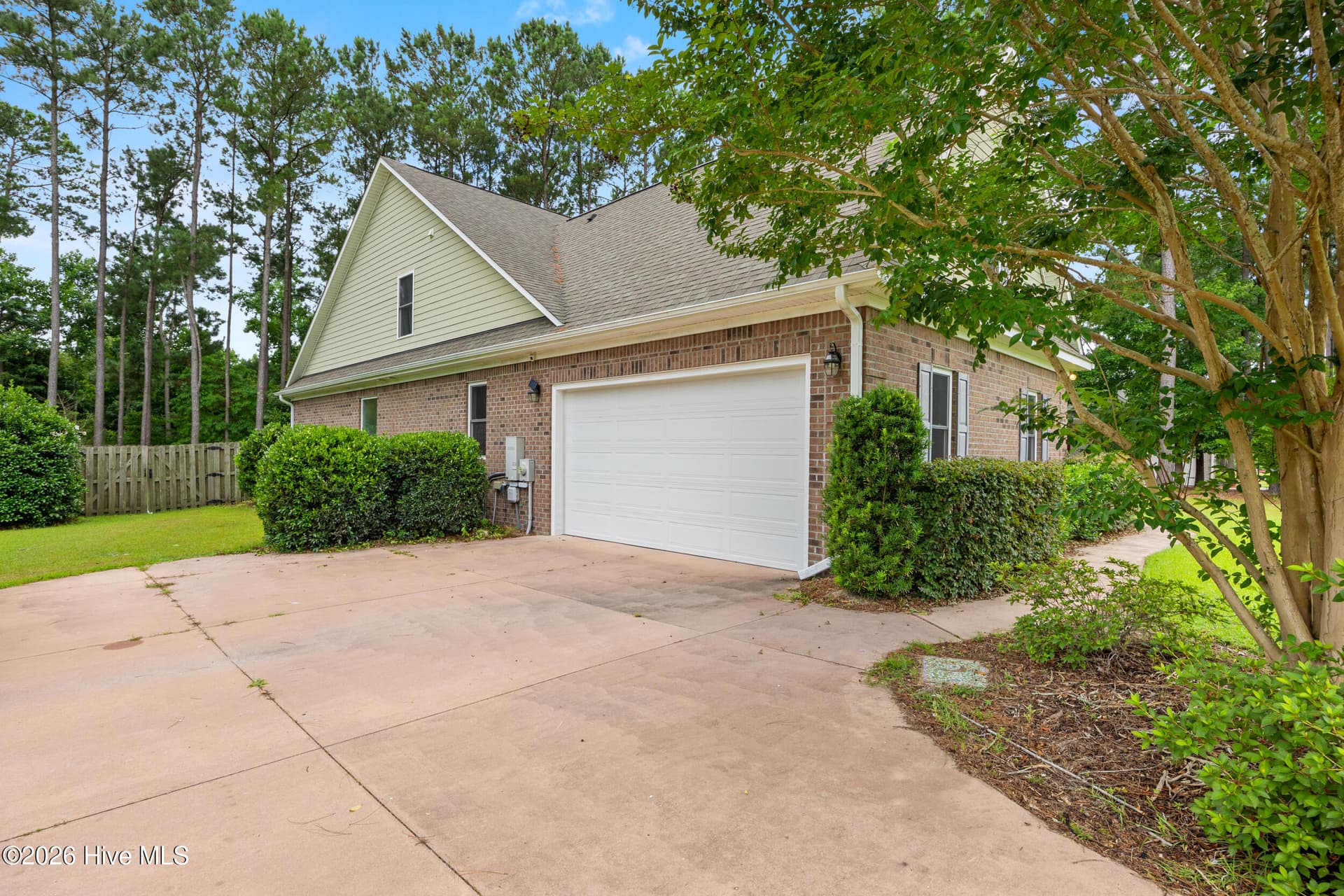Single Family Residence at 330 Crown Pointe Drive, Hampstead, NC 28443, photo 5 of 51