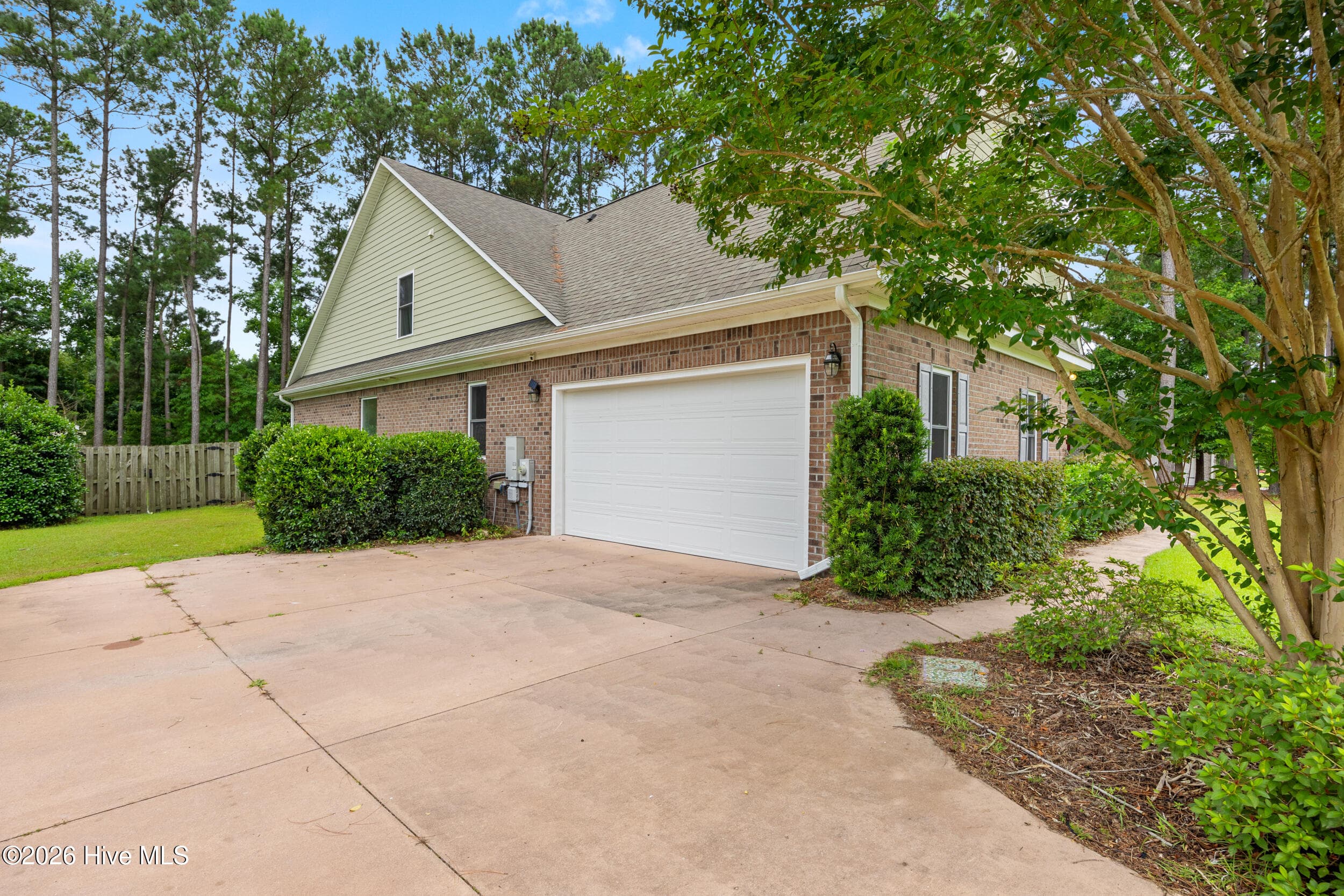 Single Family Residence at 330 Crown Pointe Drive, Hampstead, NC 28443, photo 5 of 51