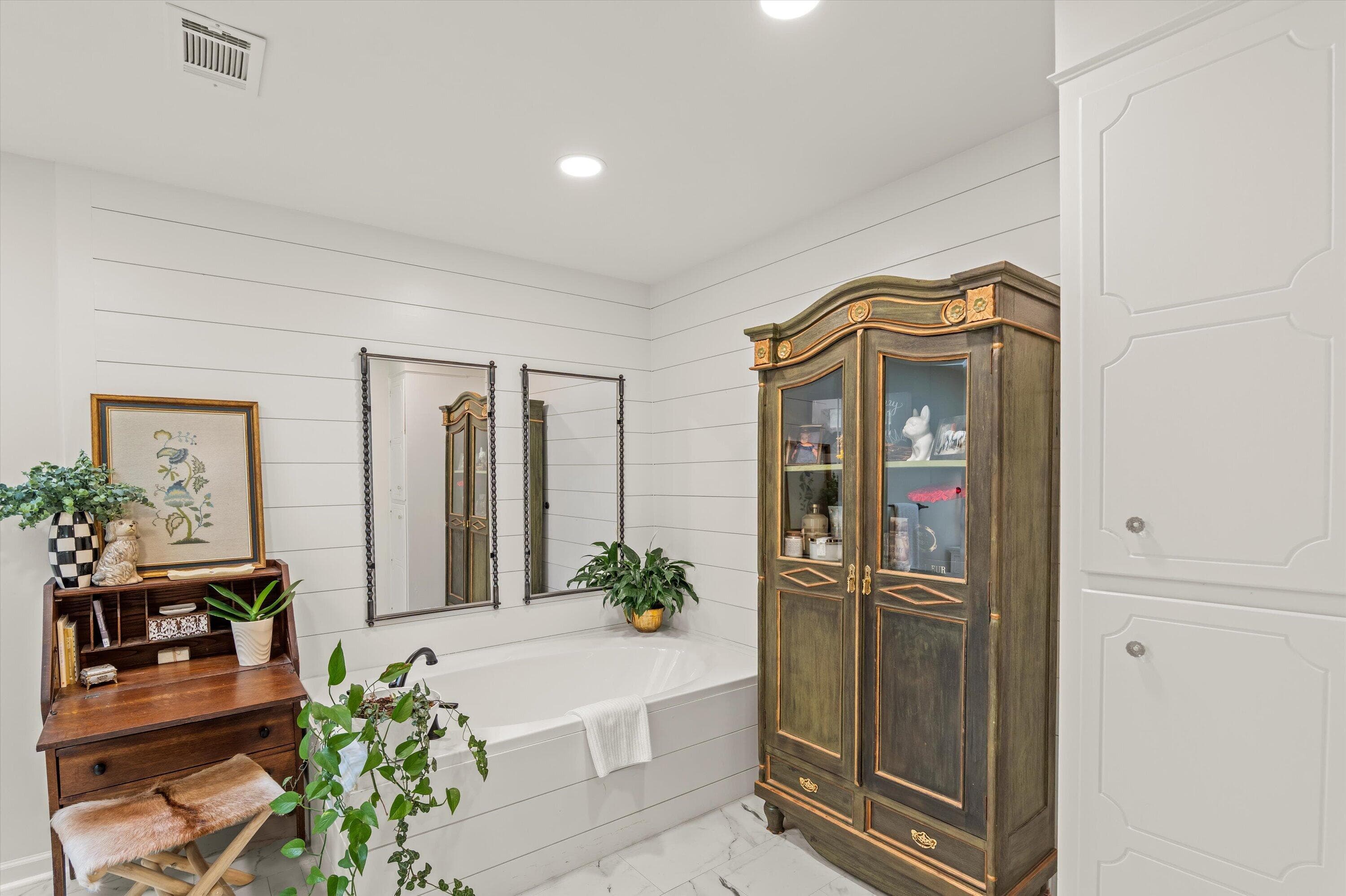 Garden tub - 140 Lewiston Road, Grovetown, GA 30813