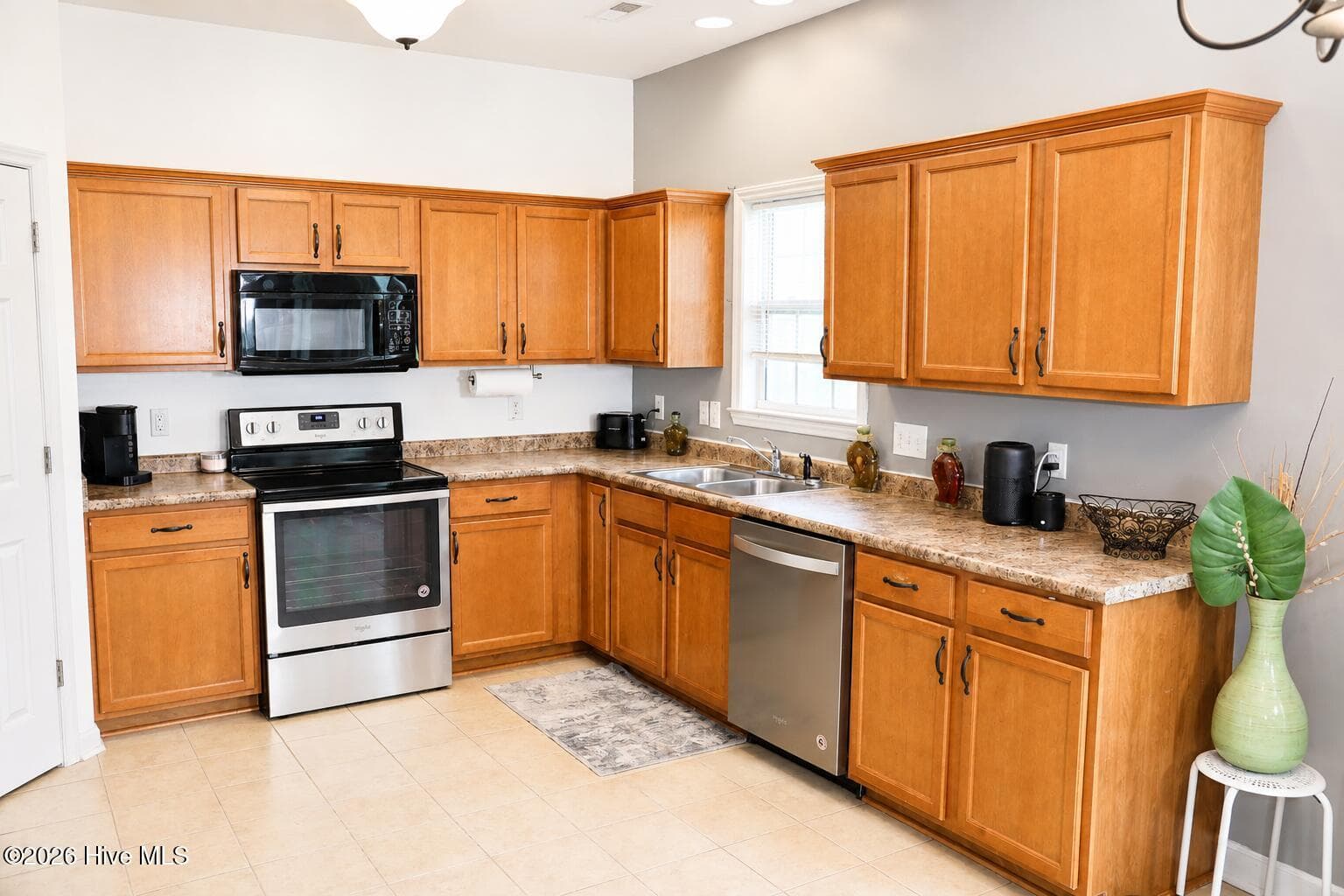 Single Family Residence at 103 Amberwine Circle, Richlands, NC 28574, photo 12 of 34