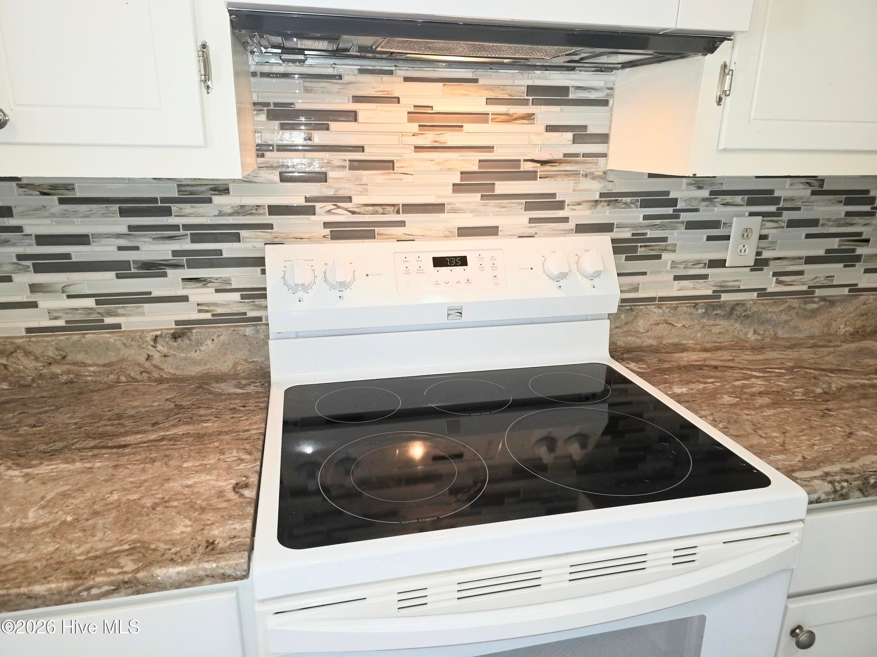 Townhouse at 114 Quarterdeck, New Bern, NC 28562, photo 18 of 33