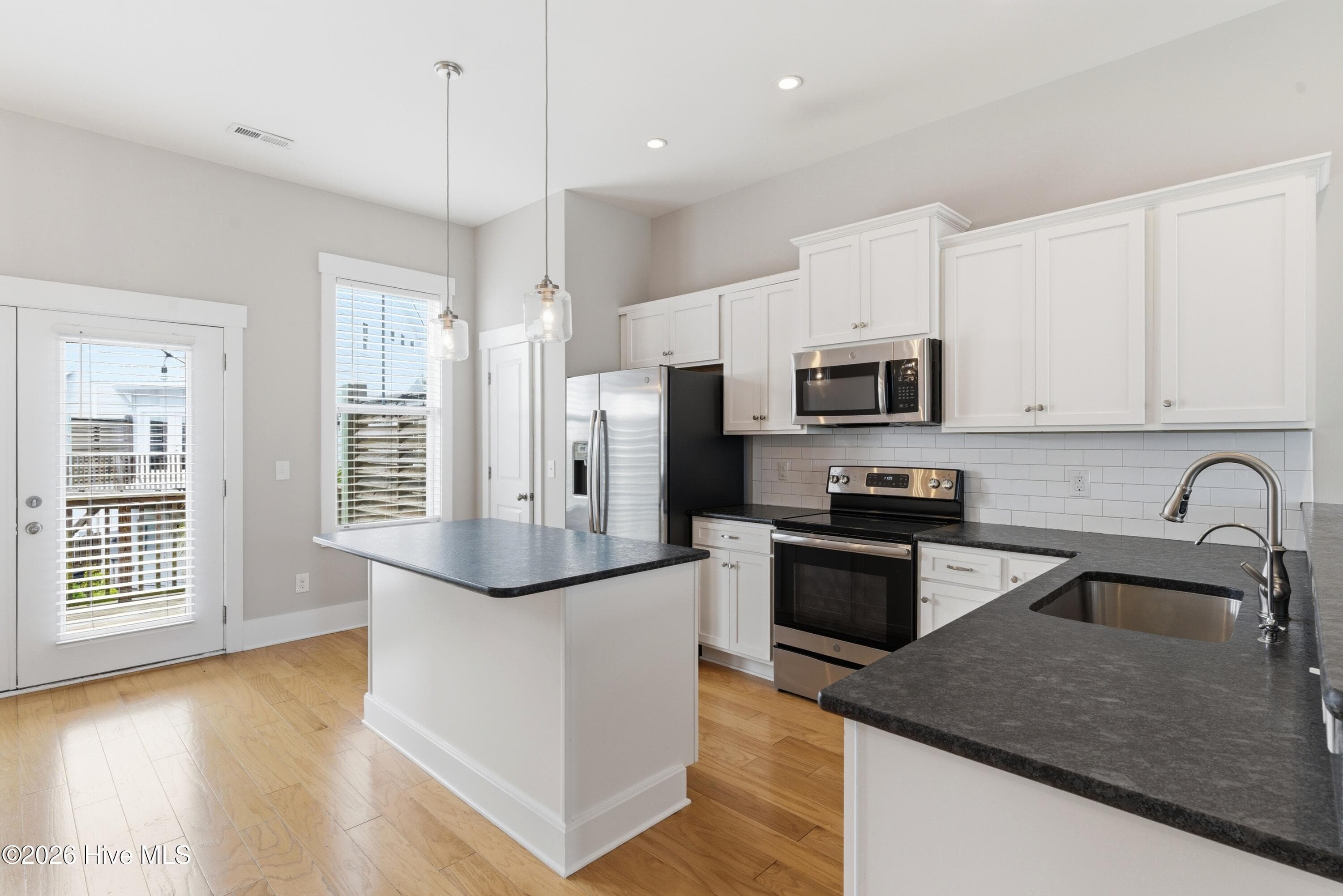Townhouse at 1810 Bungalow Row, Wilmington, NC 28409, photo 6 of 53