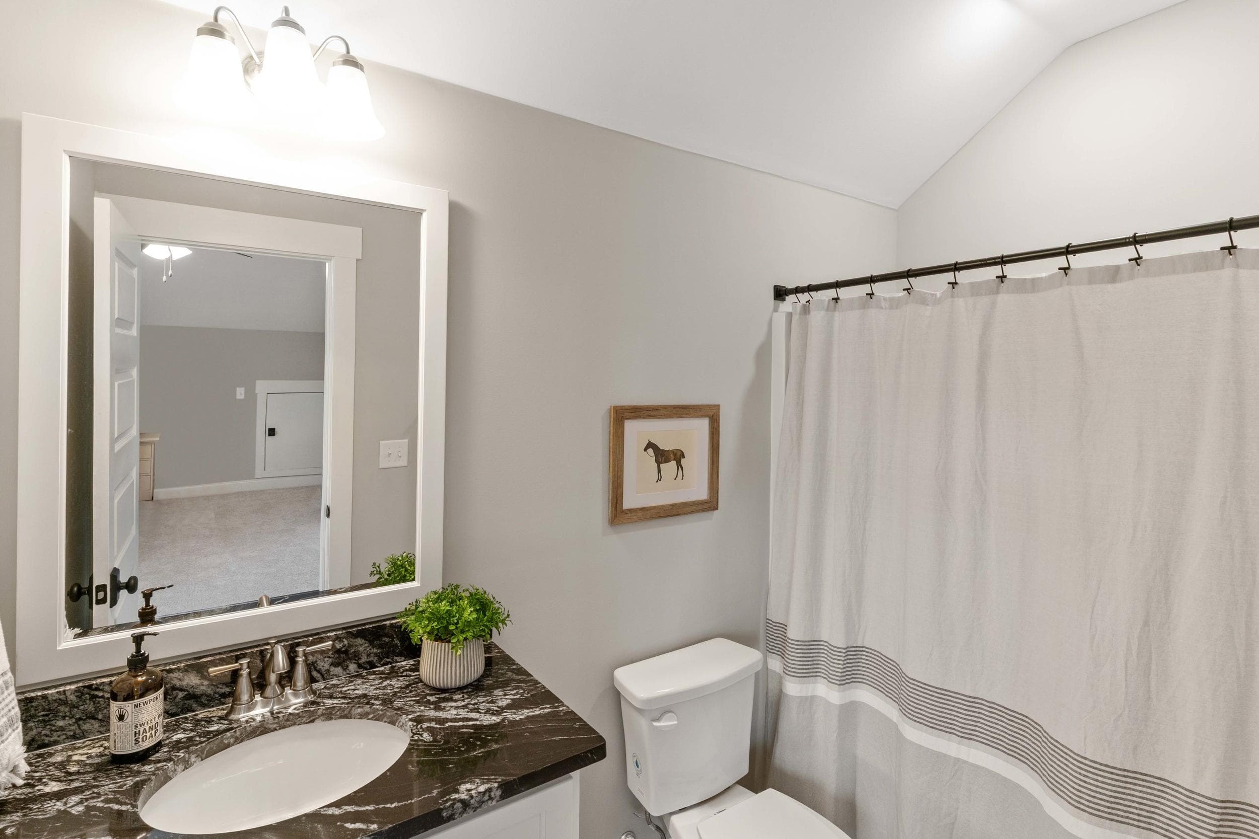 Upstairs Secondary Bath 4 - 4304 Sabal Drive, Evans, GA 30809