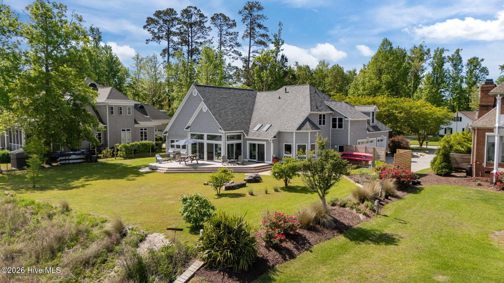 Beautifully Landscaped Yard - 228 Drake Landing, New Bern, NC 28560