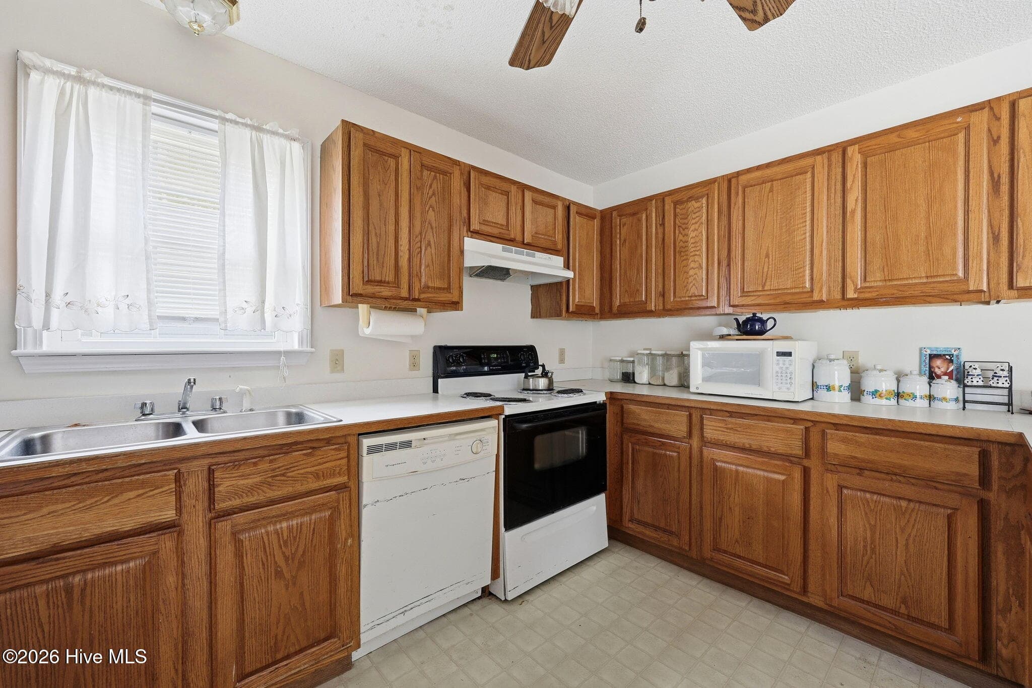 Single Family Residence at 303 Dobbs Street, Hertford, NC 27944, photo 16 of 41