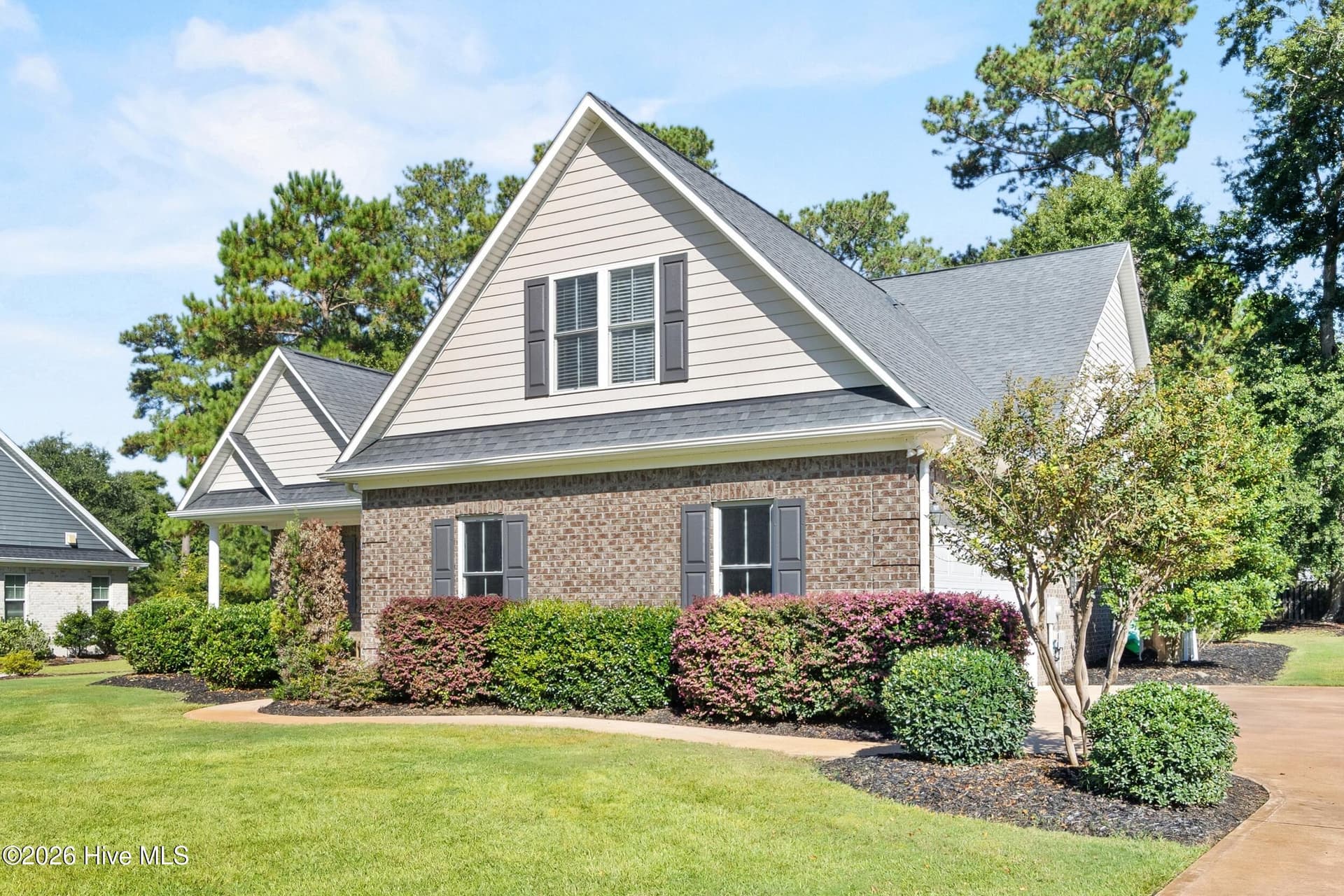 Single Family Residence at 323 Crown Pointe Drive, Hampstead, NC 28443, photo 5 of 71