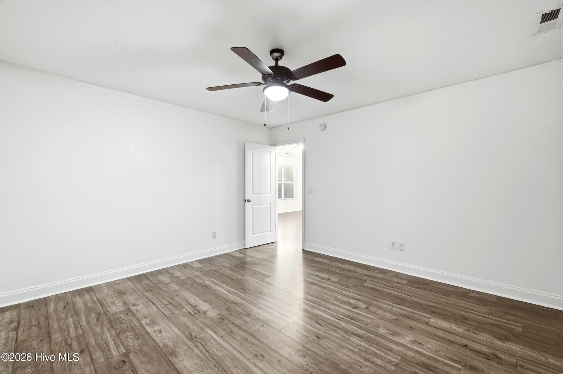 Flex Space - 122 Pond View Circle, Hampstead, NC 28443