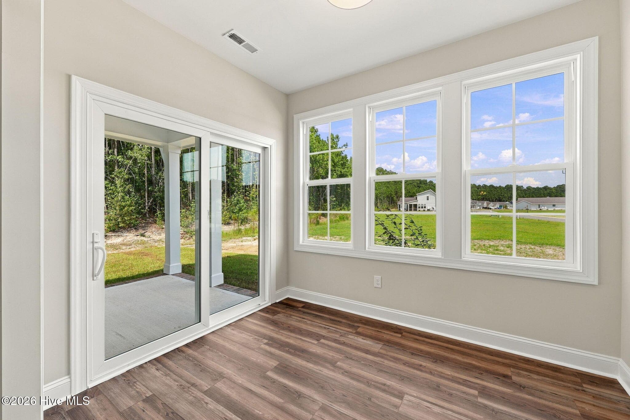 Single Family Residence at 4004 Brighton Drive, New Bern, NC 28562, photo 17 of 71