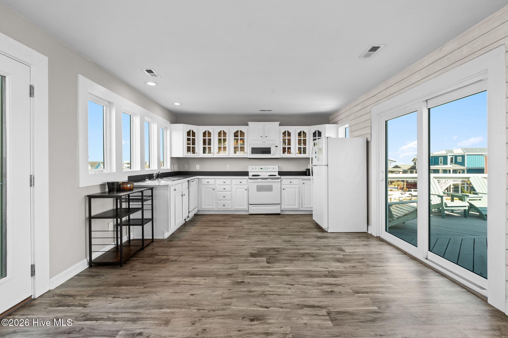 Single Family Residence at 598 Ocean Boulevard W, Holden Beach, NC 28462, photo 17 of 68