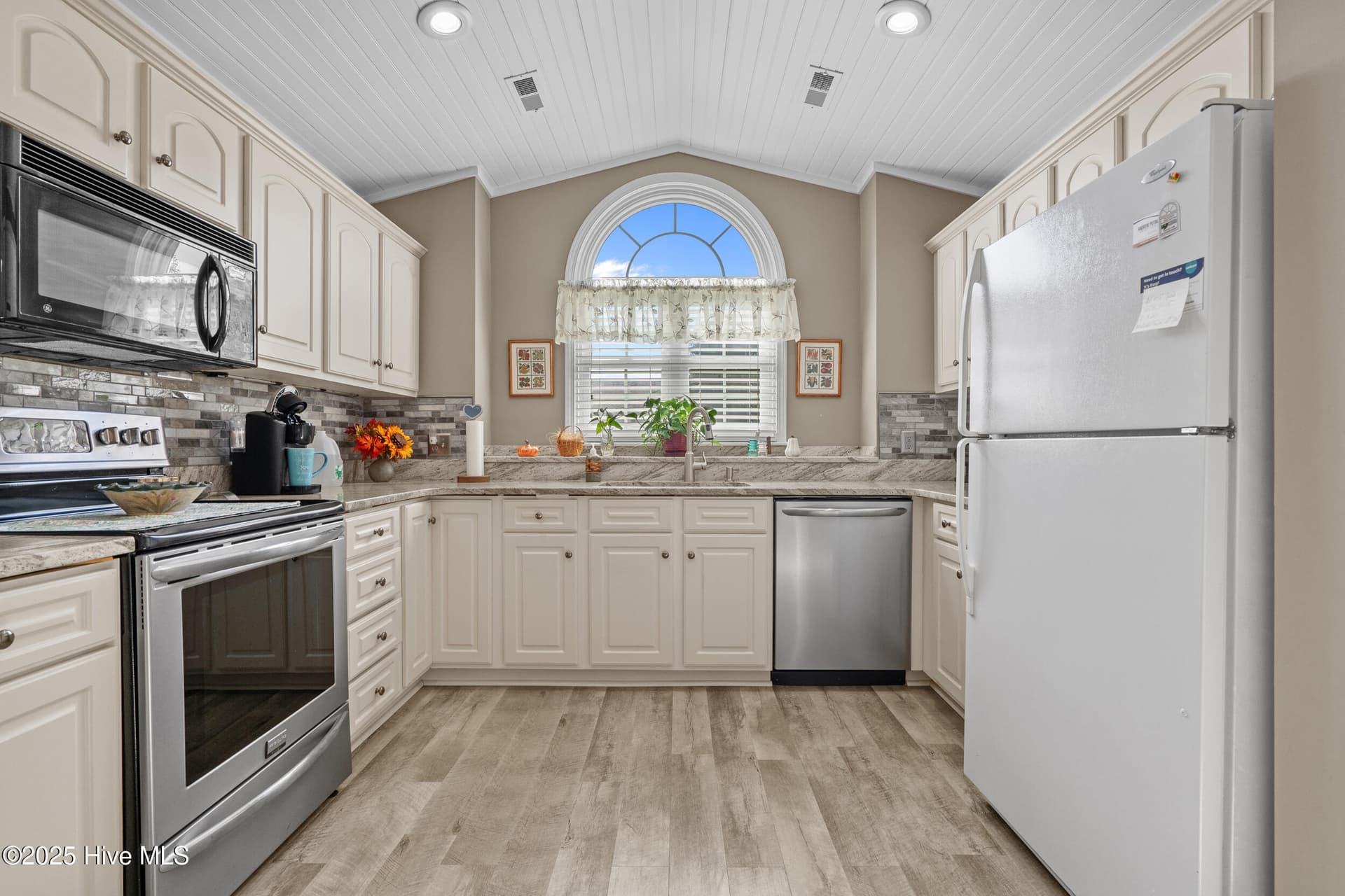 Single Family Residence at 482 Pepper Breeze Avenue SW, Calabash, NC 28467, photo 14 of 54