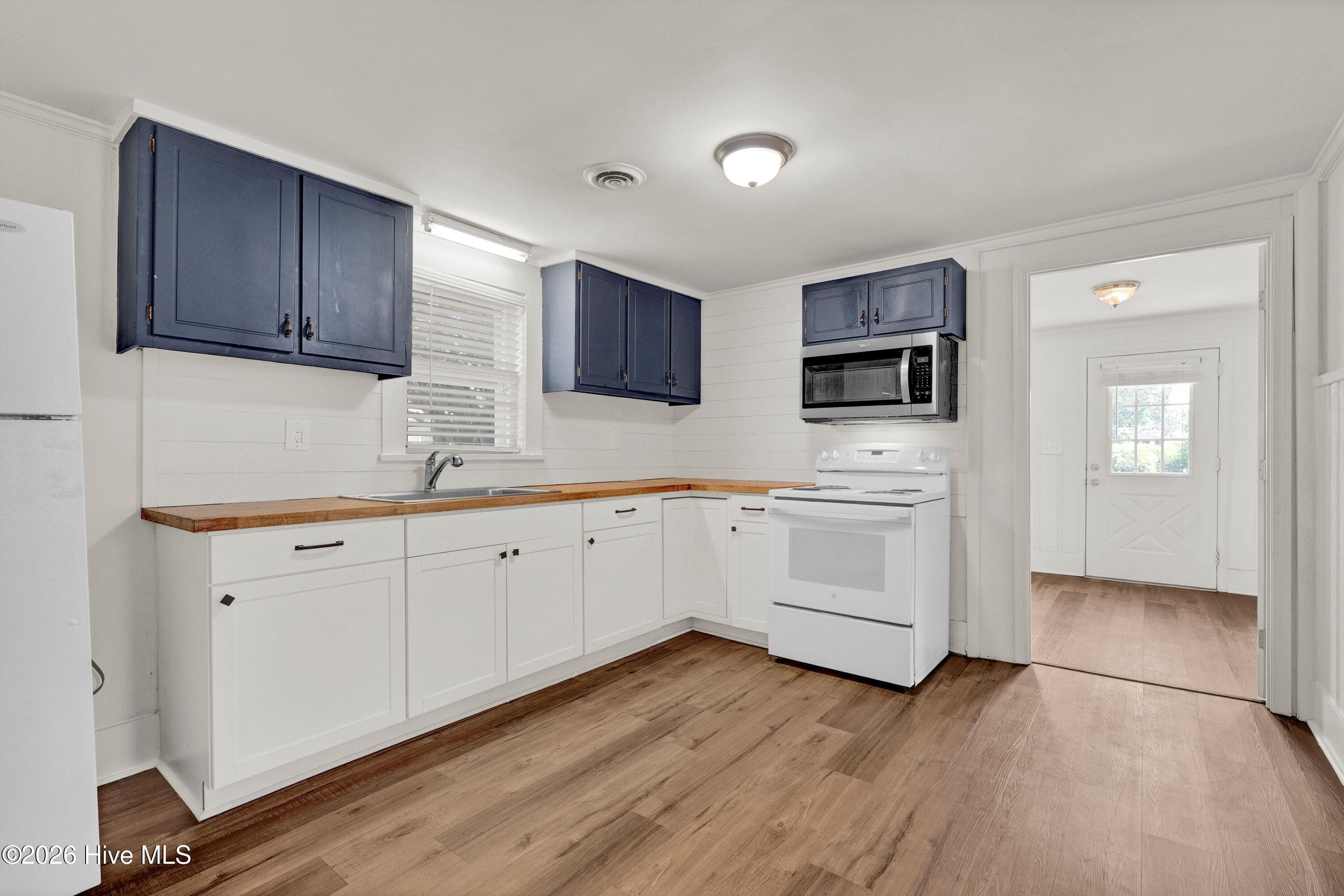 Single Family Residence at 1314 Queen Street, Wilmington, NC 28401, photo 10 of 29