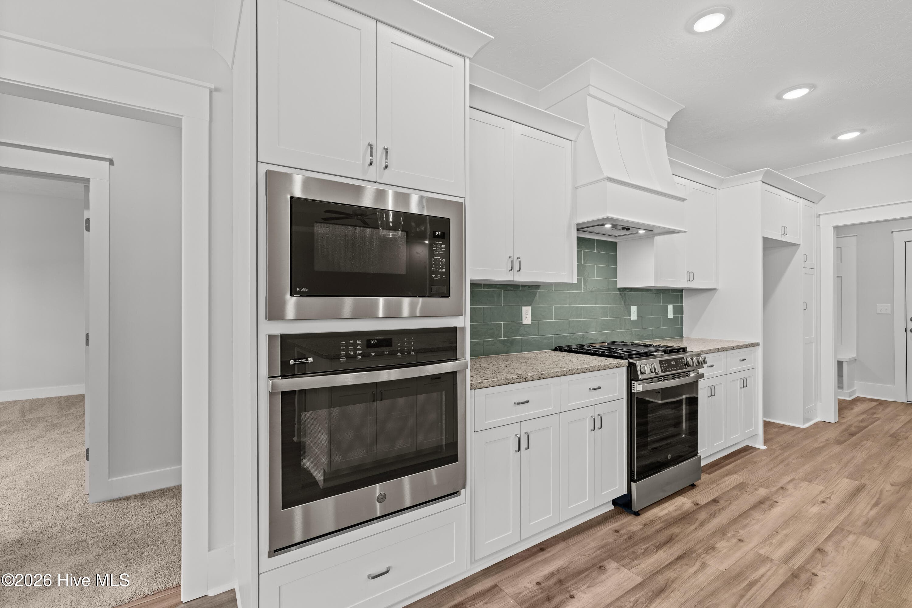 Full Tile Backsplash - 10382 Helmsdale Drive, Aiken, SC 29803