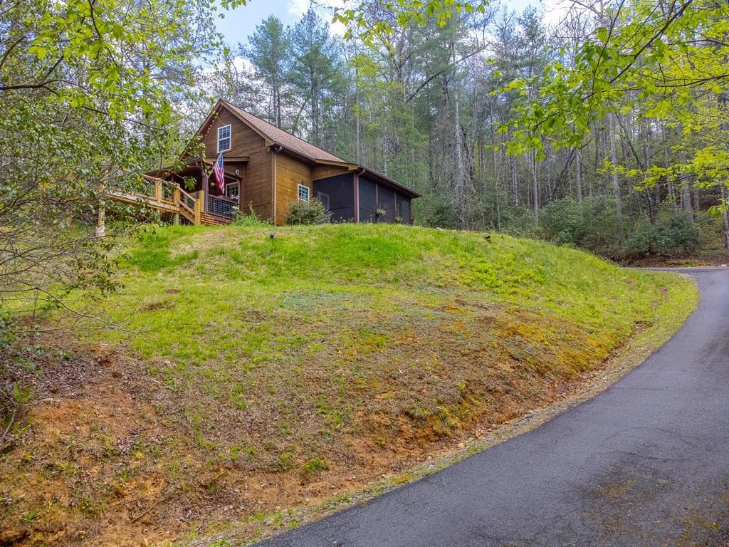 Single Family Residence at 138 Hubbell Lane, Robbinsville, NC 28771, photo 5 of 63