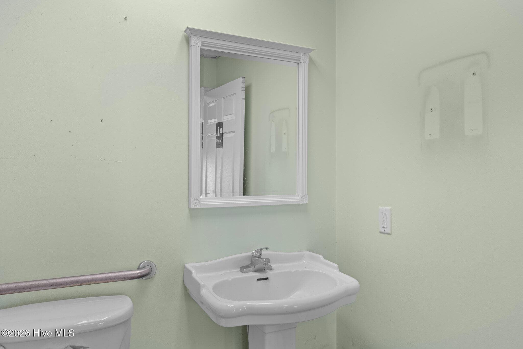 Improved at 1468 W Corbett Avenue, Swansboro, NC 28584, photo 2 of 3