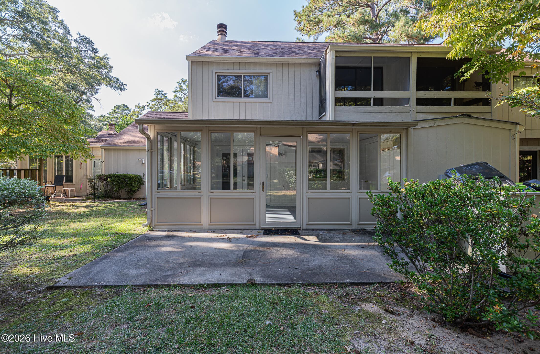 Townhouse at 97 Quarterdeck, New Bern, NC 28562, photo 56 of 71