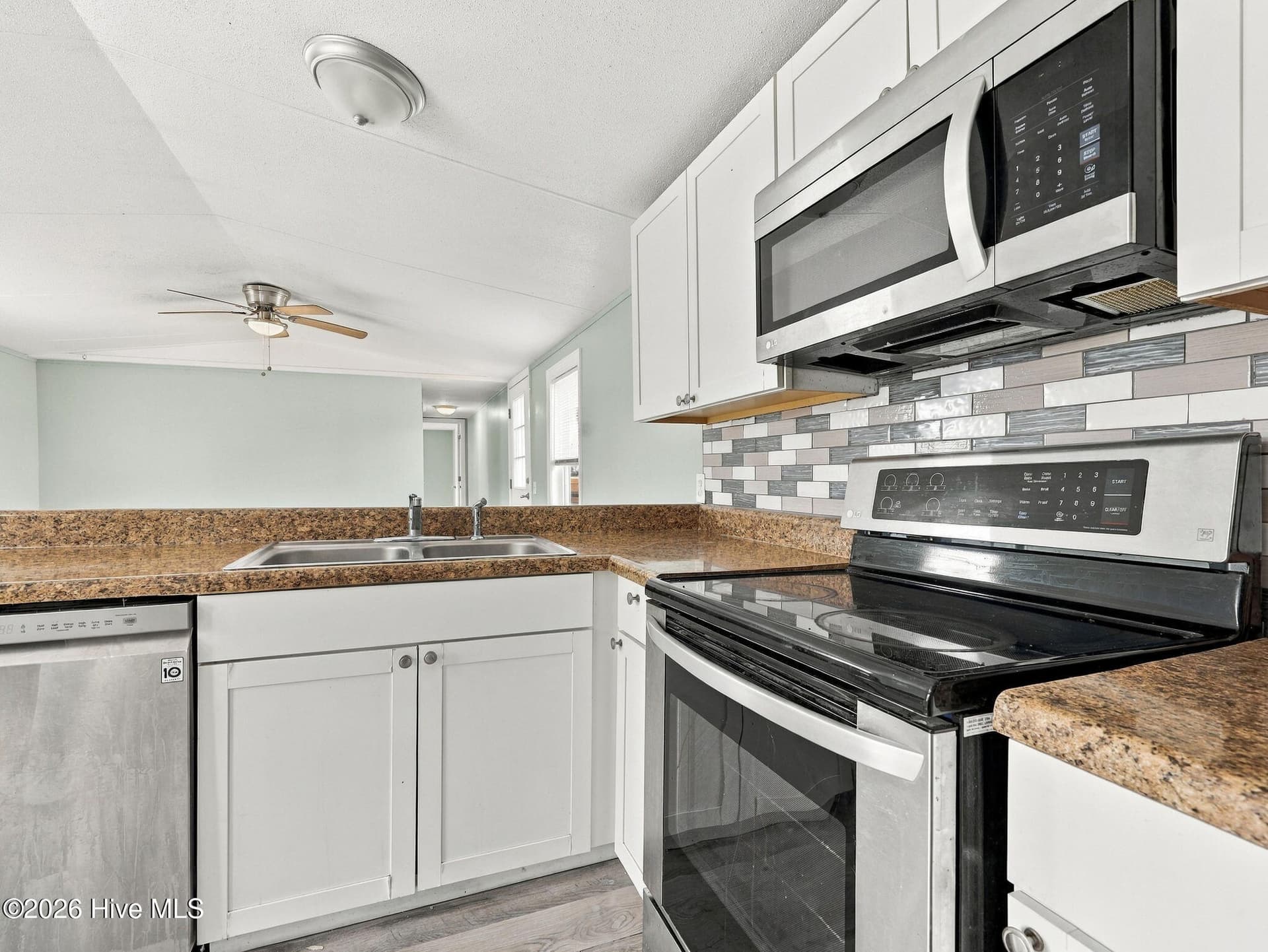 Manufactured Home at 322 N Winchester Lane, Hubert, NC 28539, photo 27 of 65
