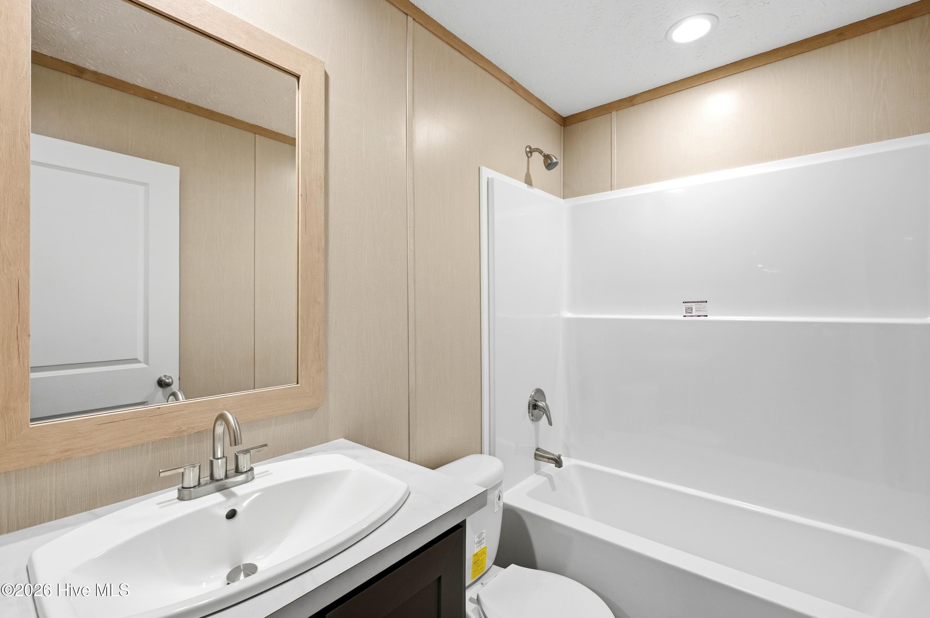 Guest/second bath. - 3411 Marlin Drive, Bolivia, NC 28422