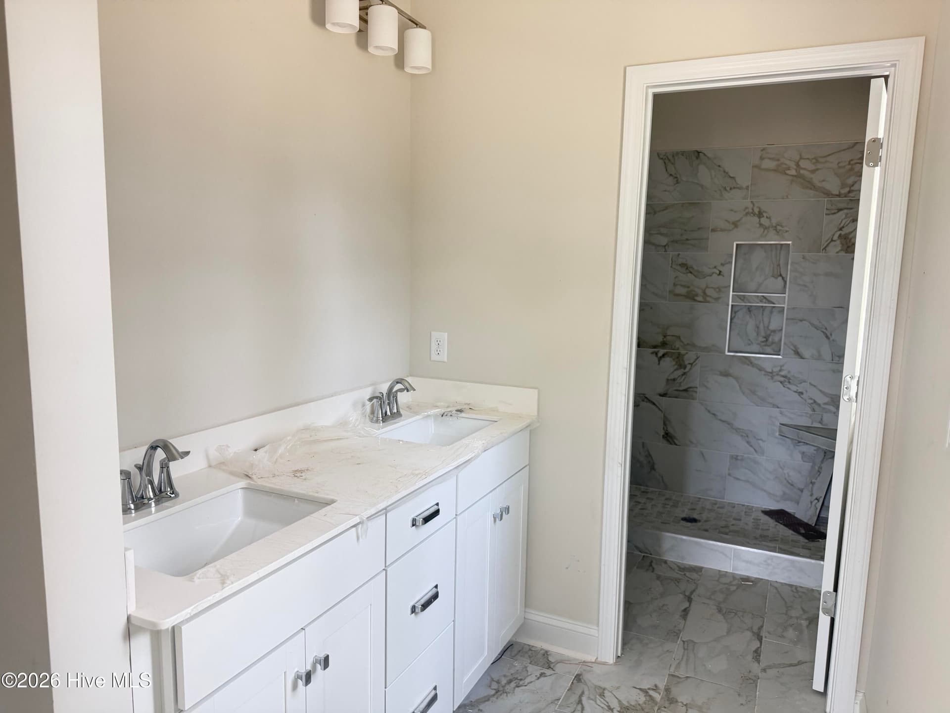 Single Family Residence at 176 S Bandwheel Way, Hampstead, NC 28443, photo 10 of 25