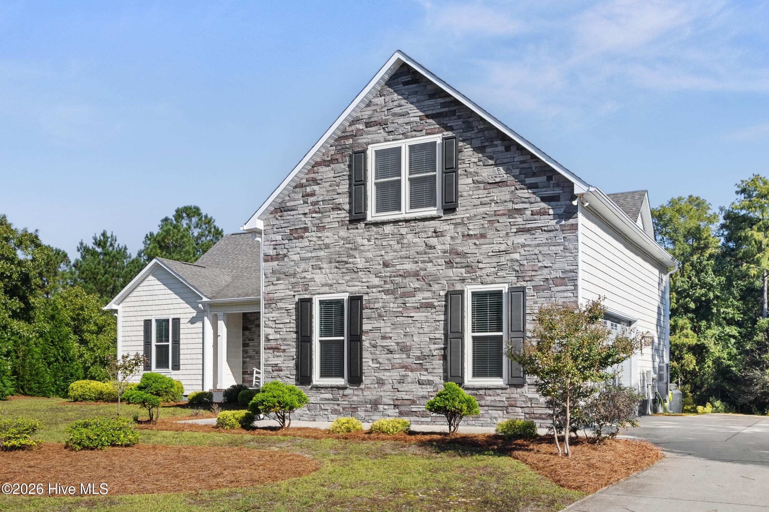 Single Family Residence at 182 Scrub Oaks Drive, Hampstead, NC 28443, photo 2 of 37