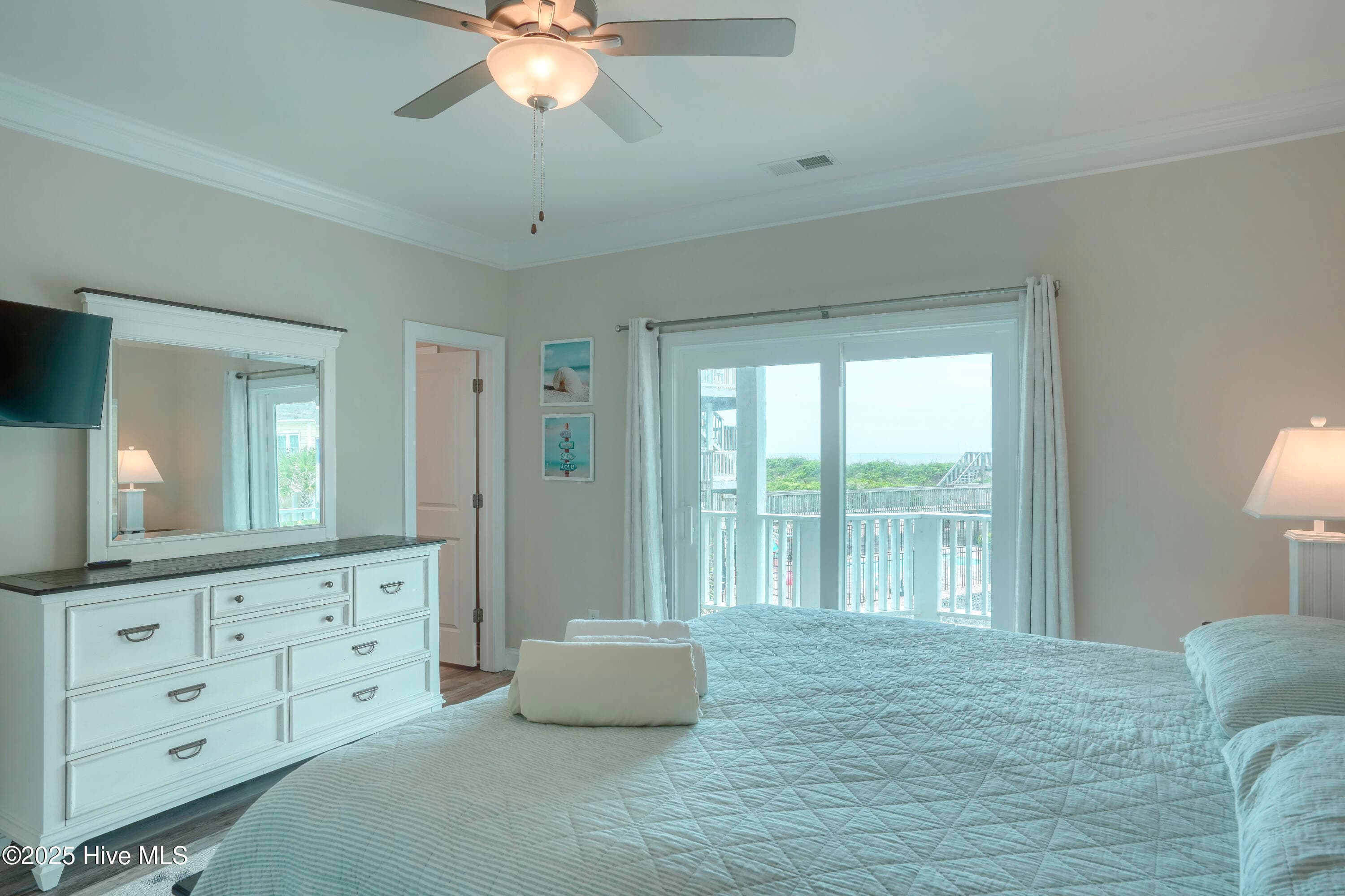 Townhouse at 876 Villas Drive, North Topsail Beach, NC 28460, photo 21 of 42