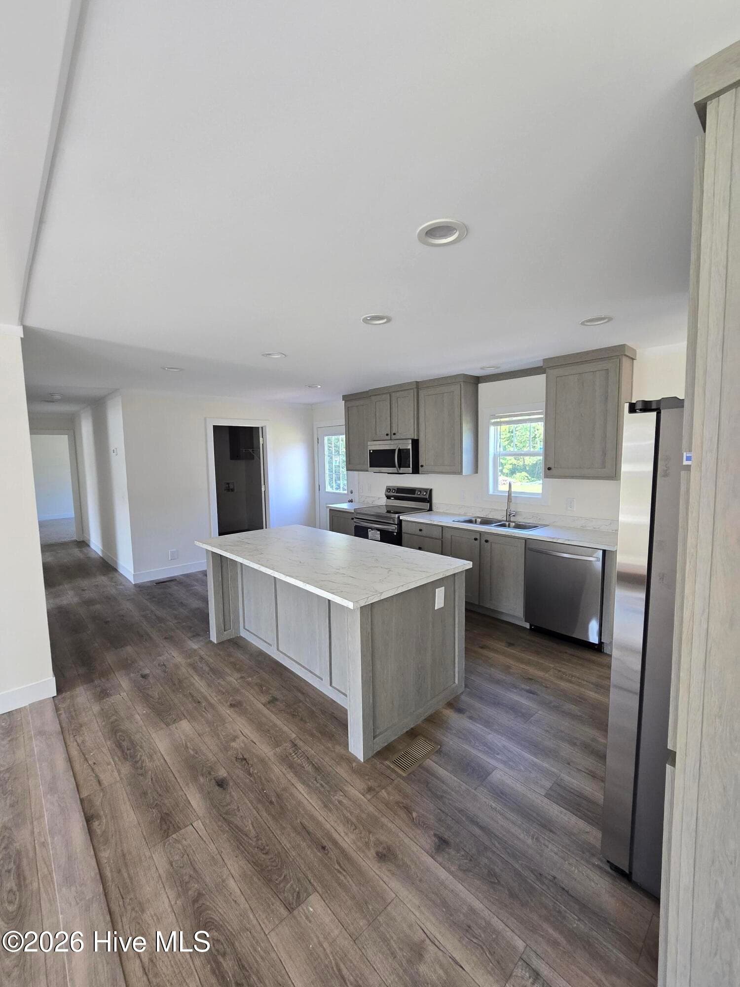 Manufactured Home at 106 Dundee Trail, Holly Ridge, NC 28445, photo 16 of 46