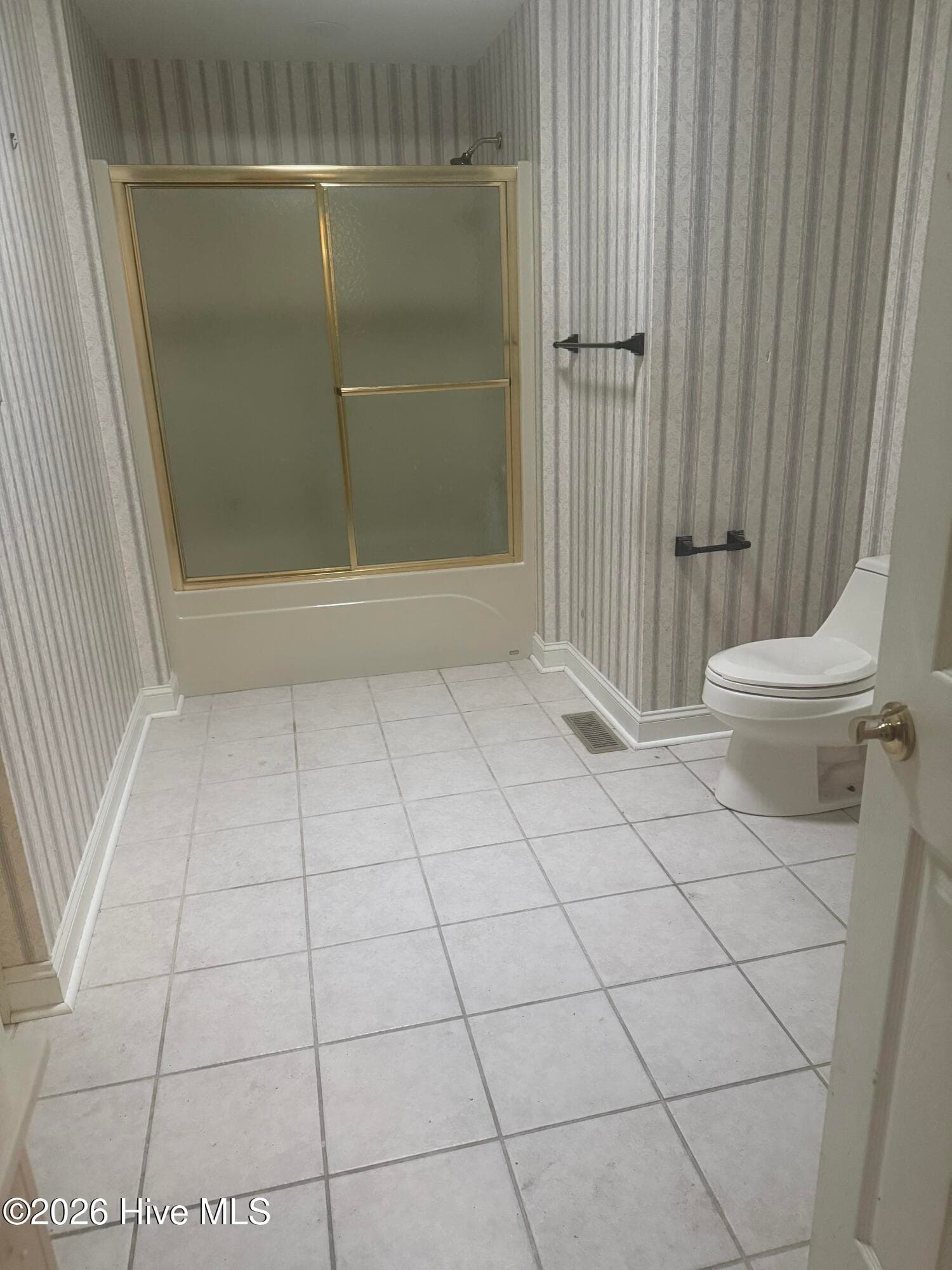 Jack n Jill Bath, primary level - 307 Taberna Circle, New Bern, NC 28562