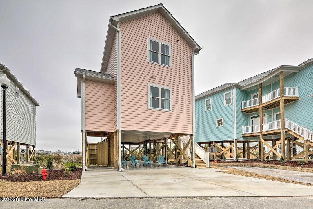 Single Family Residence at 124 Salt Marsh Way, Atlantic Beach, NC 28512, photo 25 of 34
