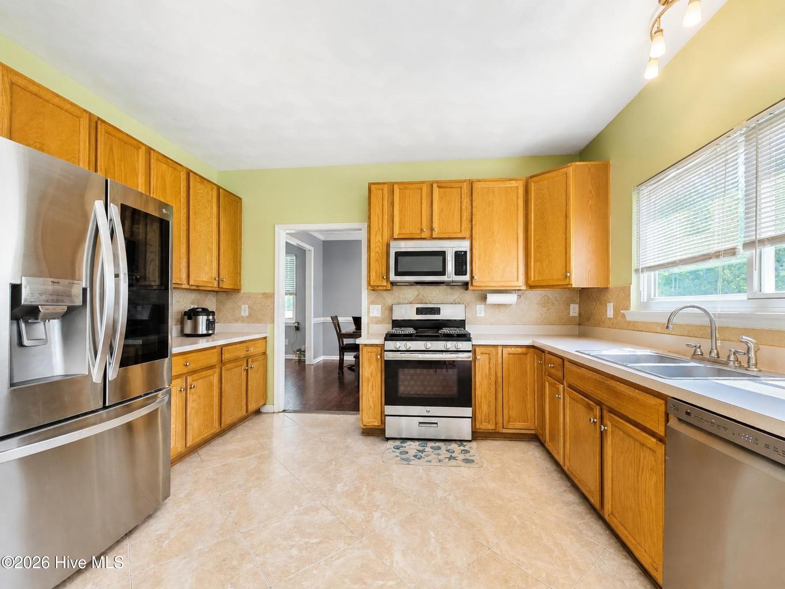Single Family Residence at 116 Stedman Lane E, Elizabeth City, NC 27909, photo 9 of 23
