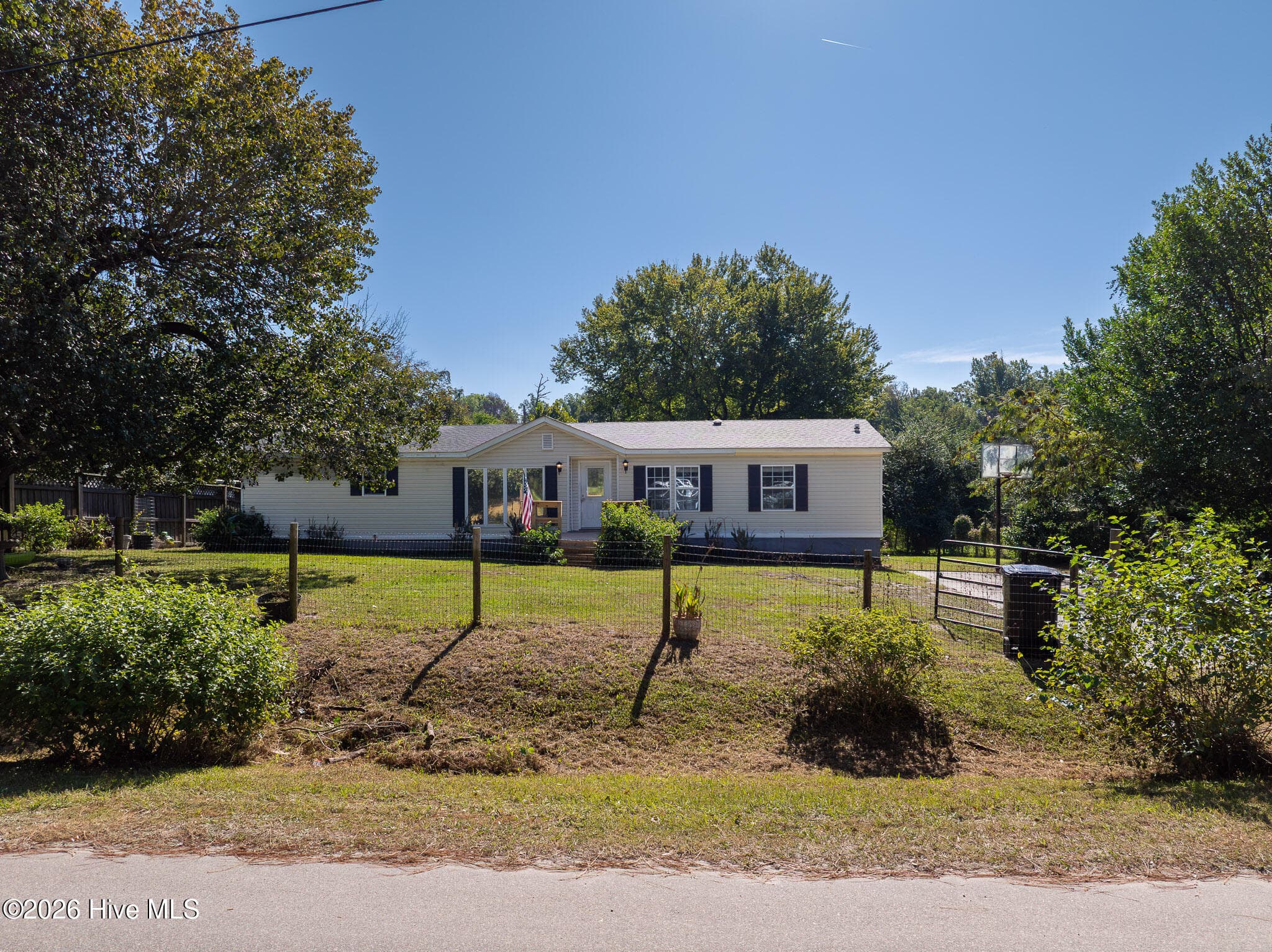 Manufactured Home at 1608 Patsy Lane, Wilmington, NC 28405, photo 2 of 51