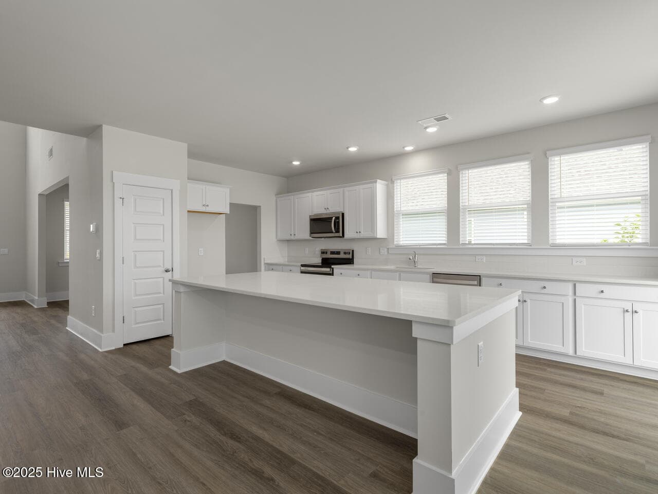Single Family Residence at 516 Bogue View Road Lot 51, Hubert, NC 28539, photo 11 of 49