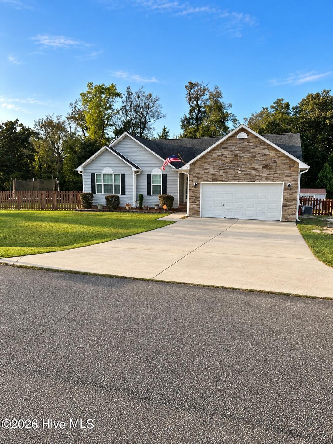 Single Family Residence at 210 Gillespie Drive, Hubert, NC 28539, photo 5 of 49