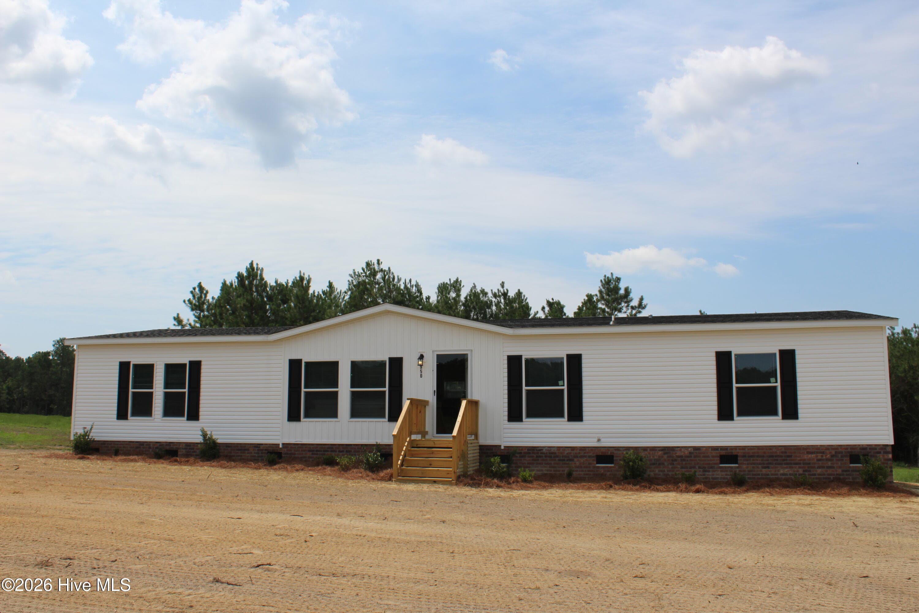 Manufactured Home at 950 Blind Bridge Road, Magnolia, NC 28453, photo 4 of 32