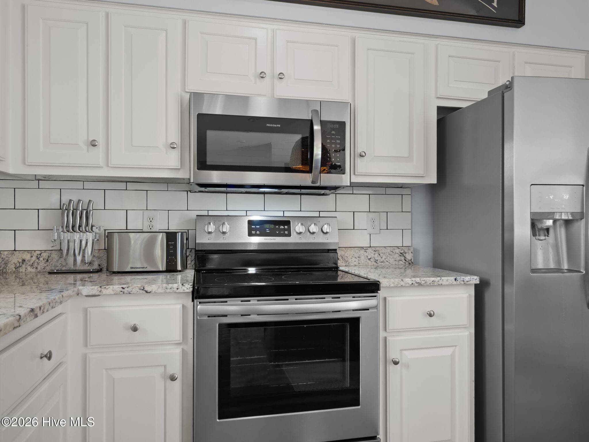 Stainless Appliances - 5415 Cedar Tree Lane, Emerald Isle, NC 28594