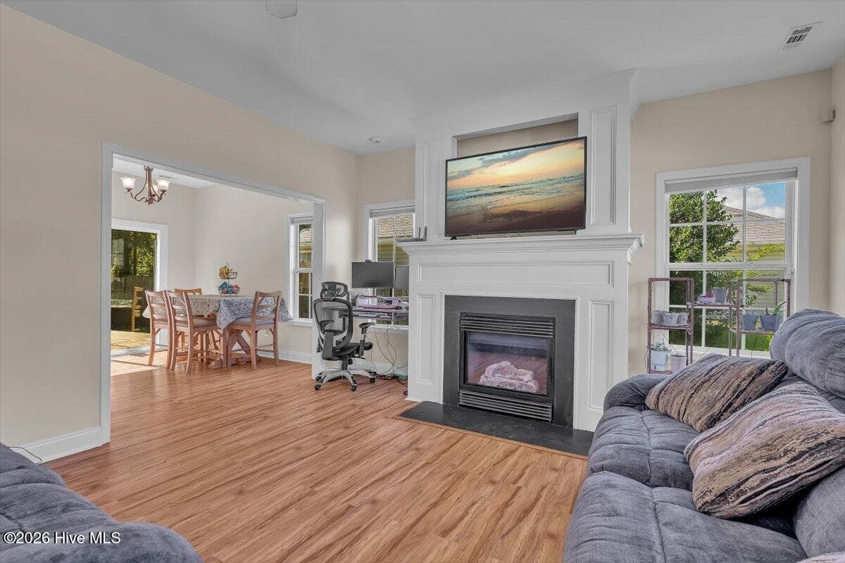 Single Family Residence at 118 Crooked Run Drive, New Bern, NC 28560, photo 9 of 49