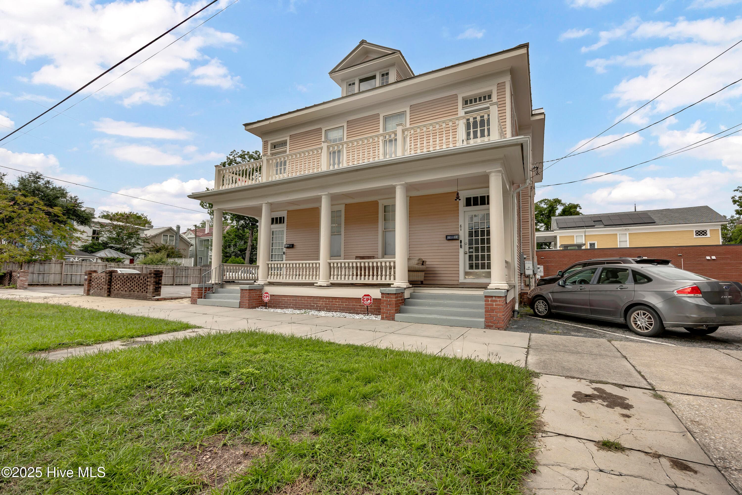 Duplex at 8 S 7th Street, Wilmington, NC 28401, photo 3 of 46