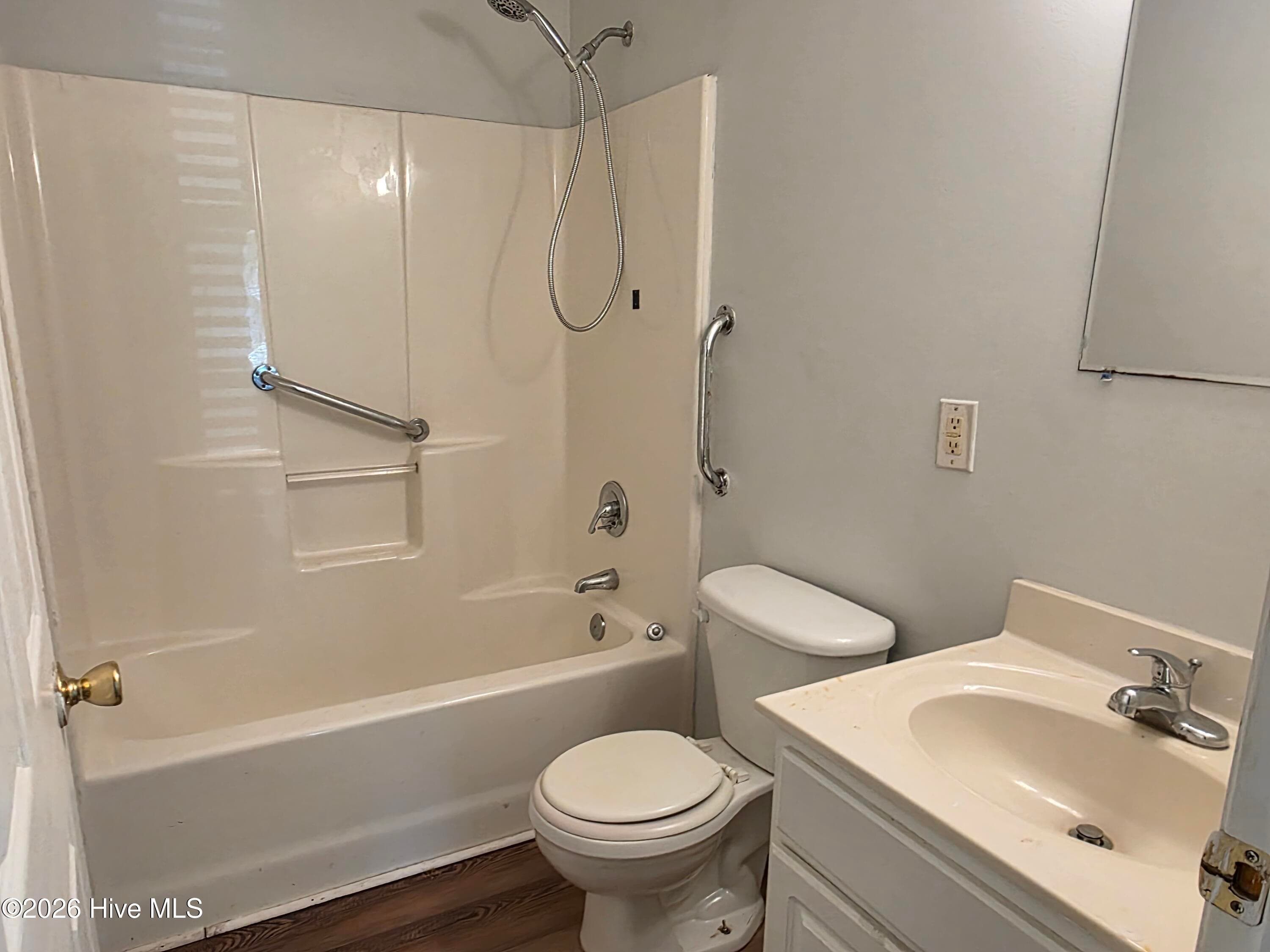 Single Family Residence at 303 Olive Branch Boulevard, Grifton, NC 28530, photo 8 of 30