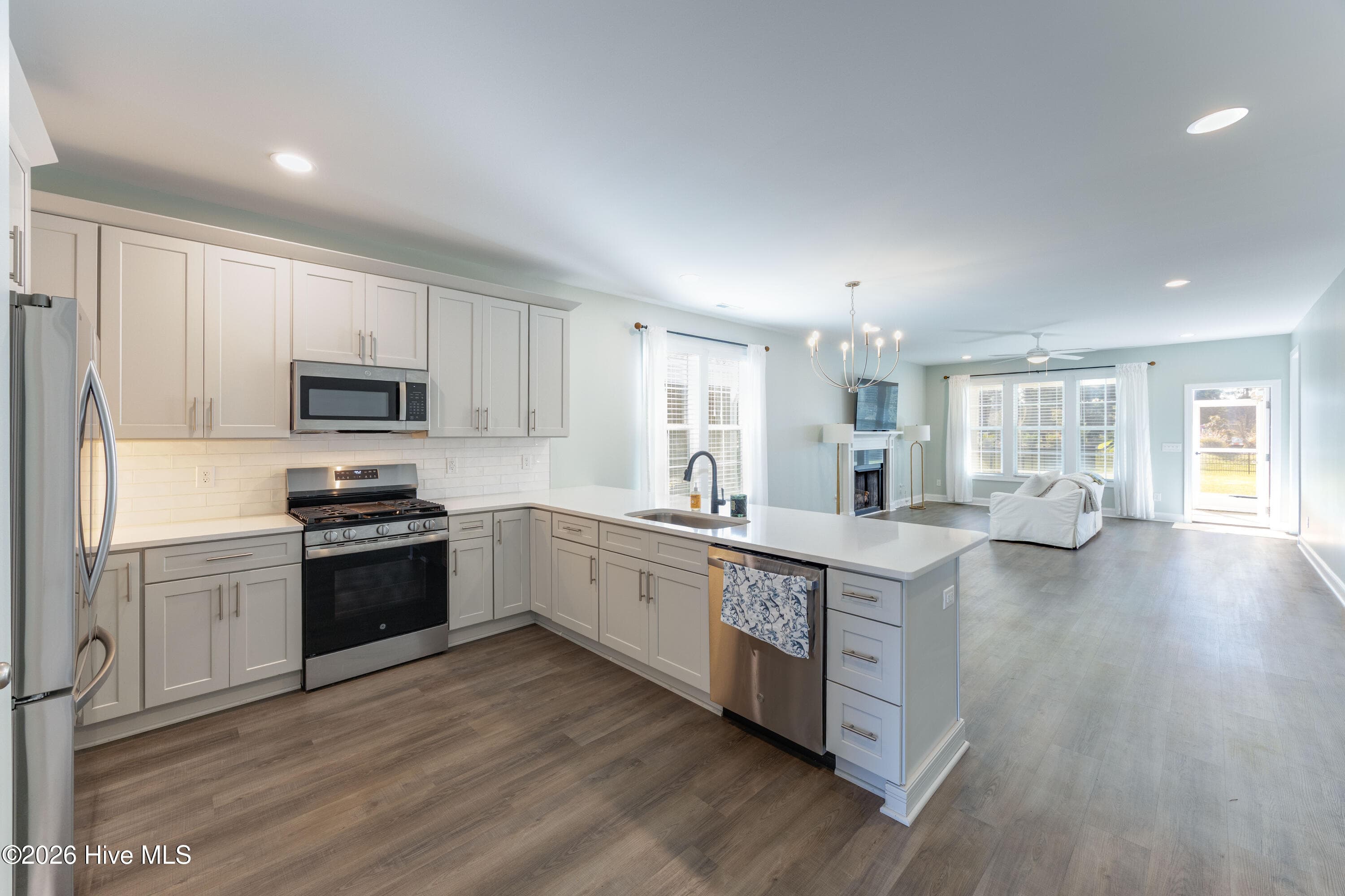 Single Family Residence at 1002 Brighton Drive, New Bern, NC 28562, photo 8 of 53