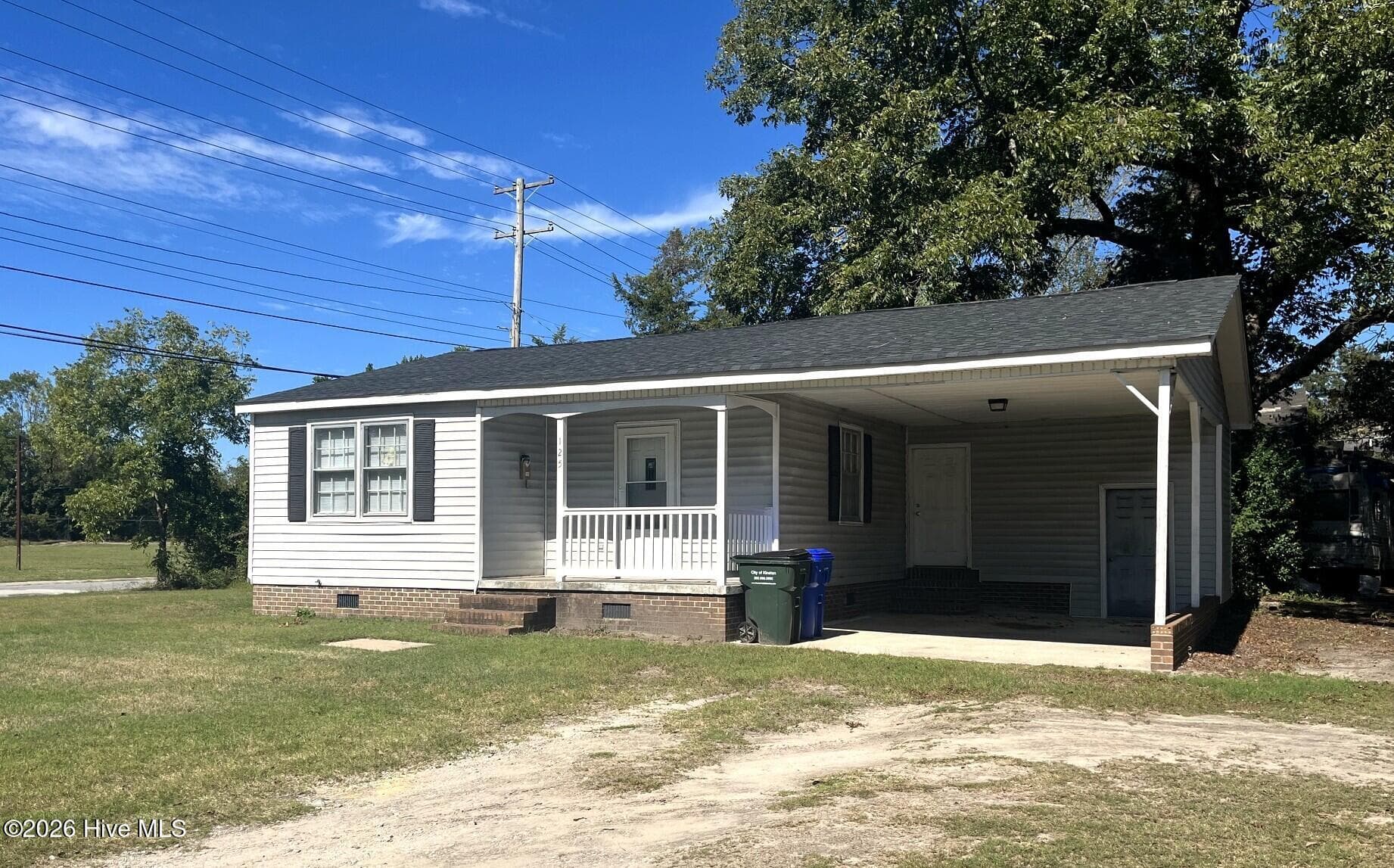 Single Family Residence at 125 W South Street, Kinston, NC 28501, photo 2 of 11