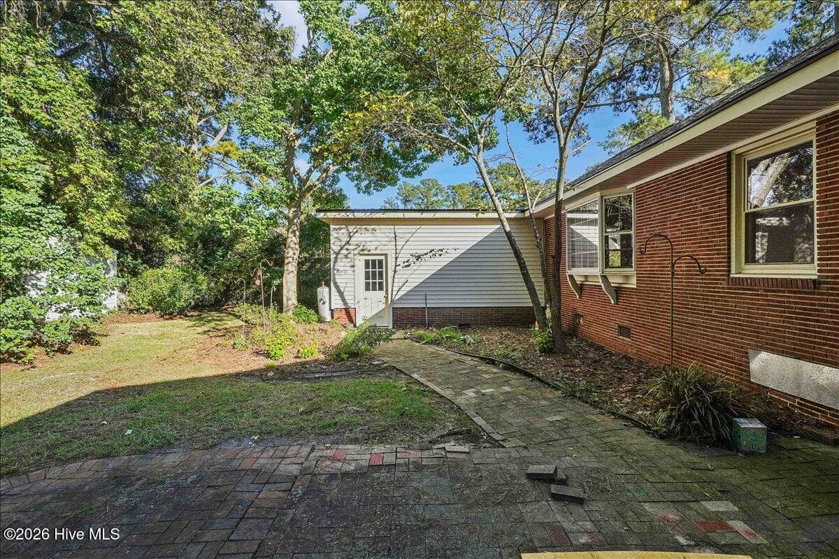 Single Family Residence at 1205 Anne Drive, Kinston, NC 28501, photo 8 of 37