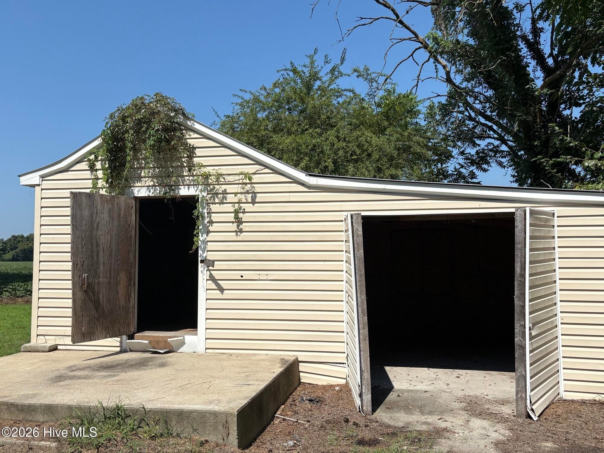 Single Family Residence at 1549 N Broad Street, Edenton, NC 27932, photo 3 of 12