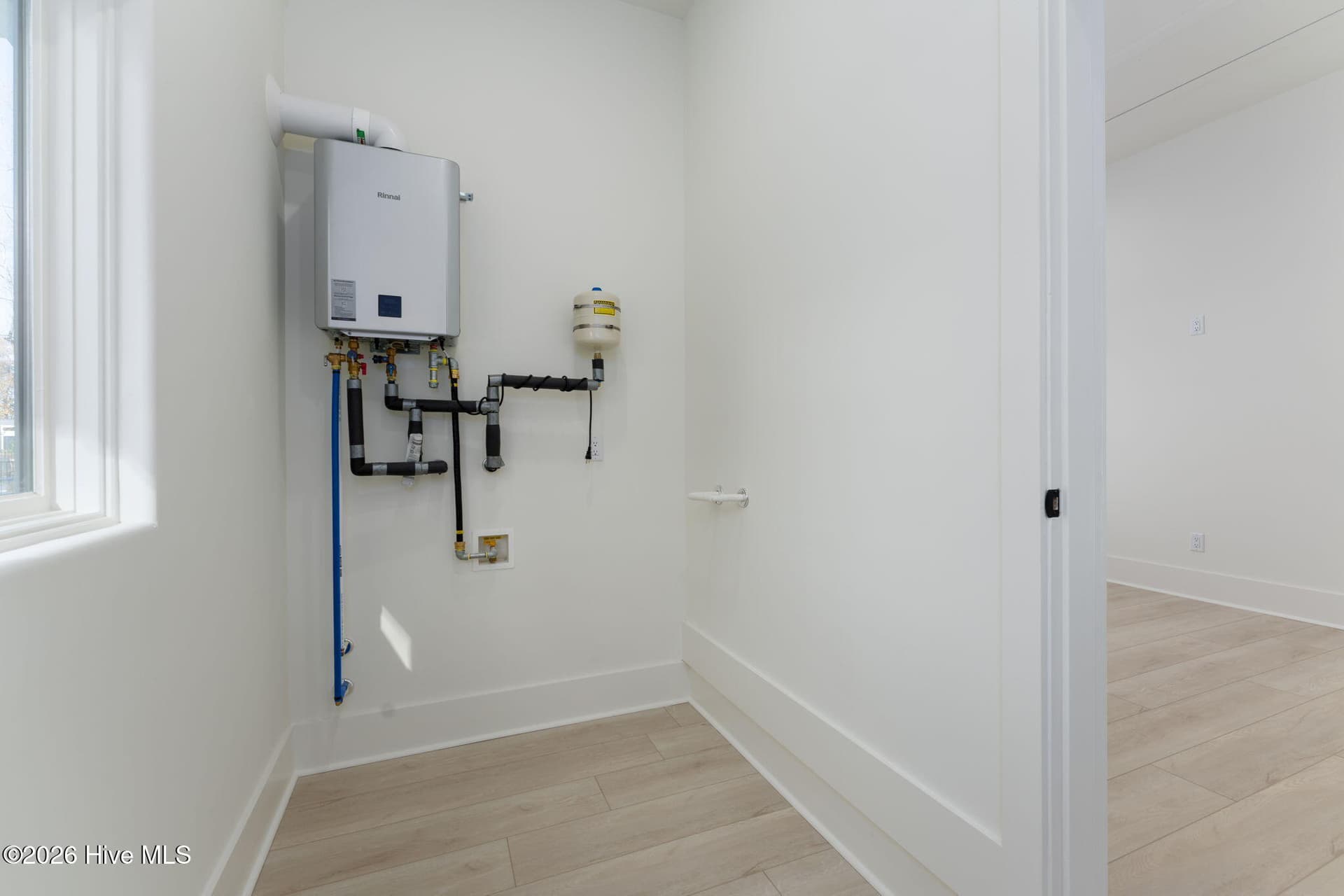 Tankless water heater programable - 38 Reston Bluff, Hampstead, NC 28443