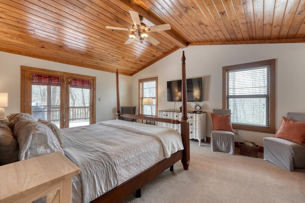 Residential at 575 Carolina Springs Lane, Franklin, NC 28734, photo 25 of 68