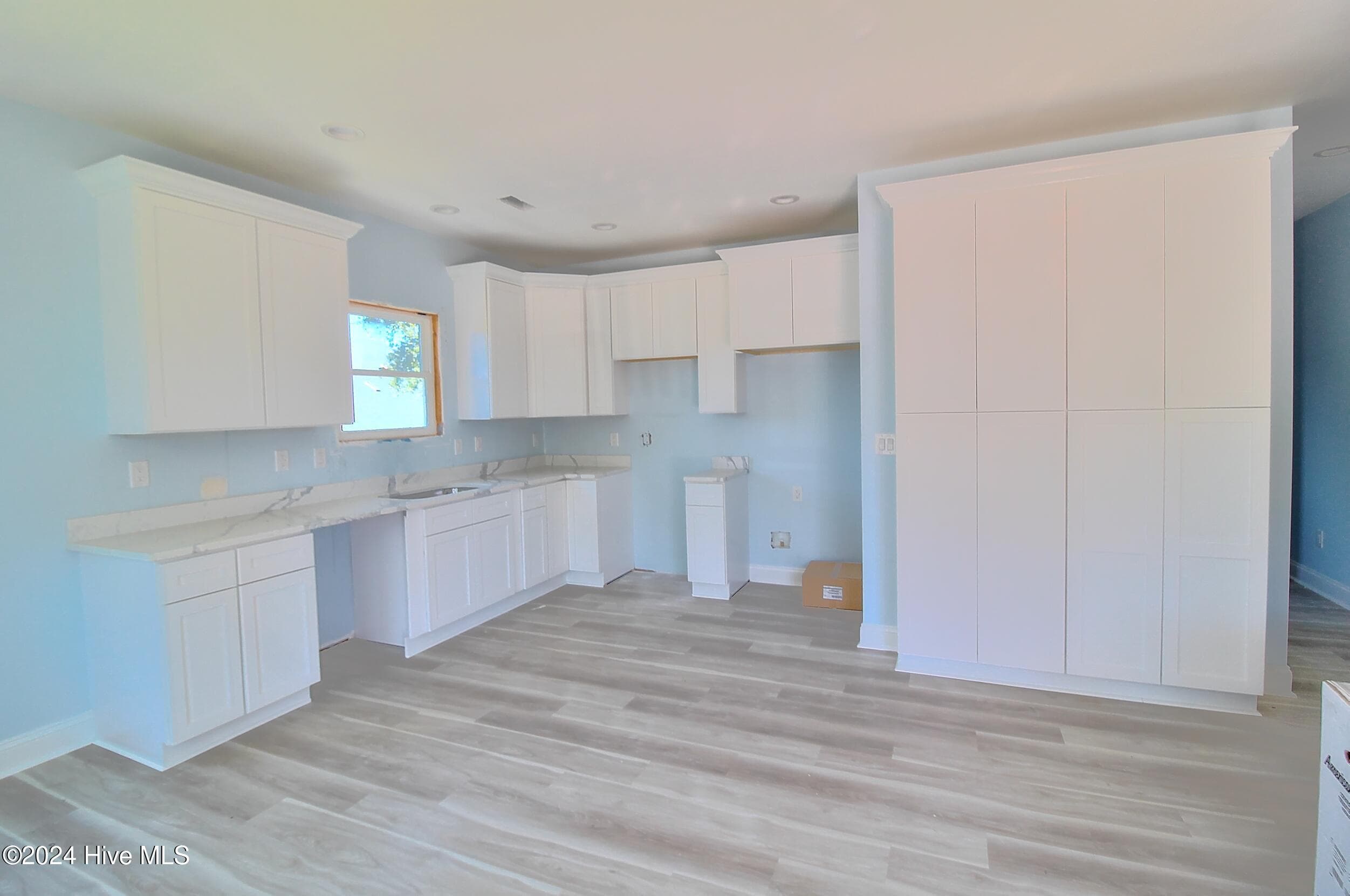 Single Family Residence at 6926 Beach Drive SW, Ocean Isle Beach, NC 28469, photo 4 of 12