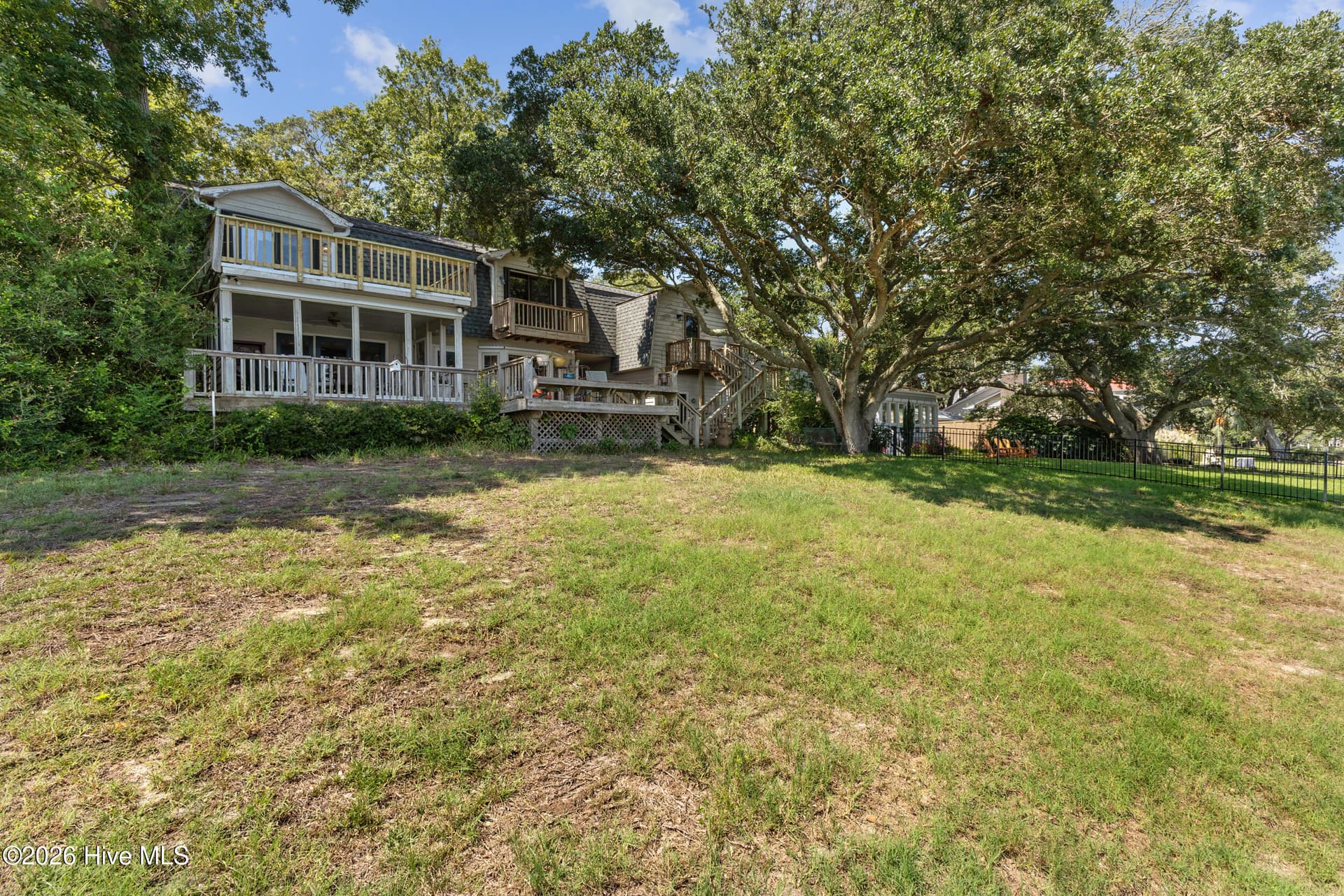 Single Family Residence at 345 Dogwood Lane, Hampstead, NC 28443, photo 16 of 61