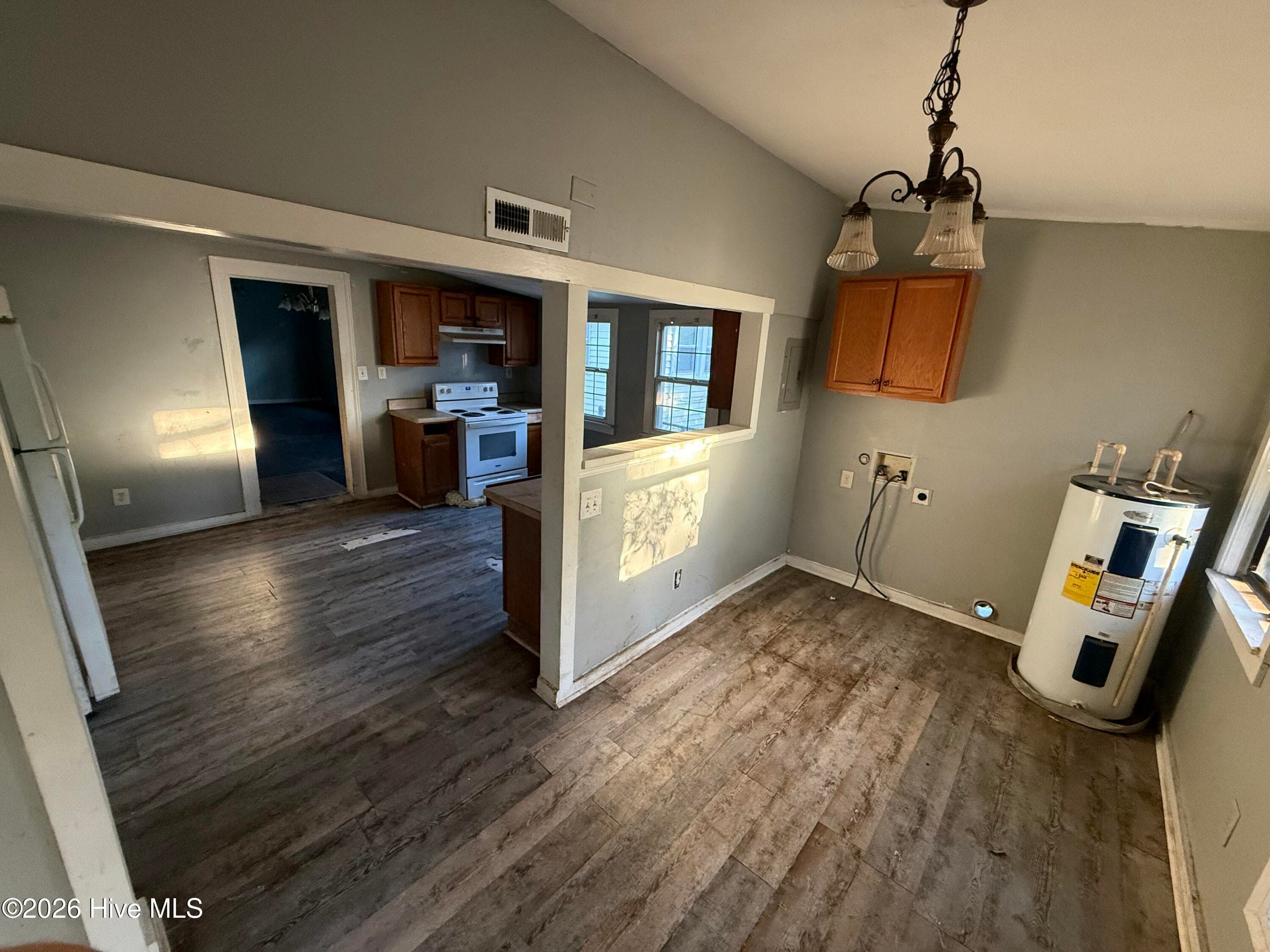 Single Family Residence at 1110 S 8th Street, Wilmington, NC 28401, photo 11 of 14