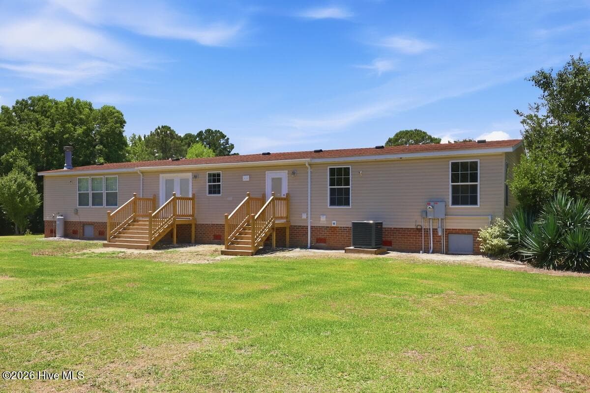 Manufactured Home at 211 Arbor Drive, Columbia, NC 27925, photo 2 of 4